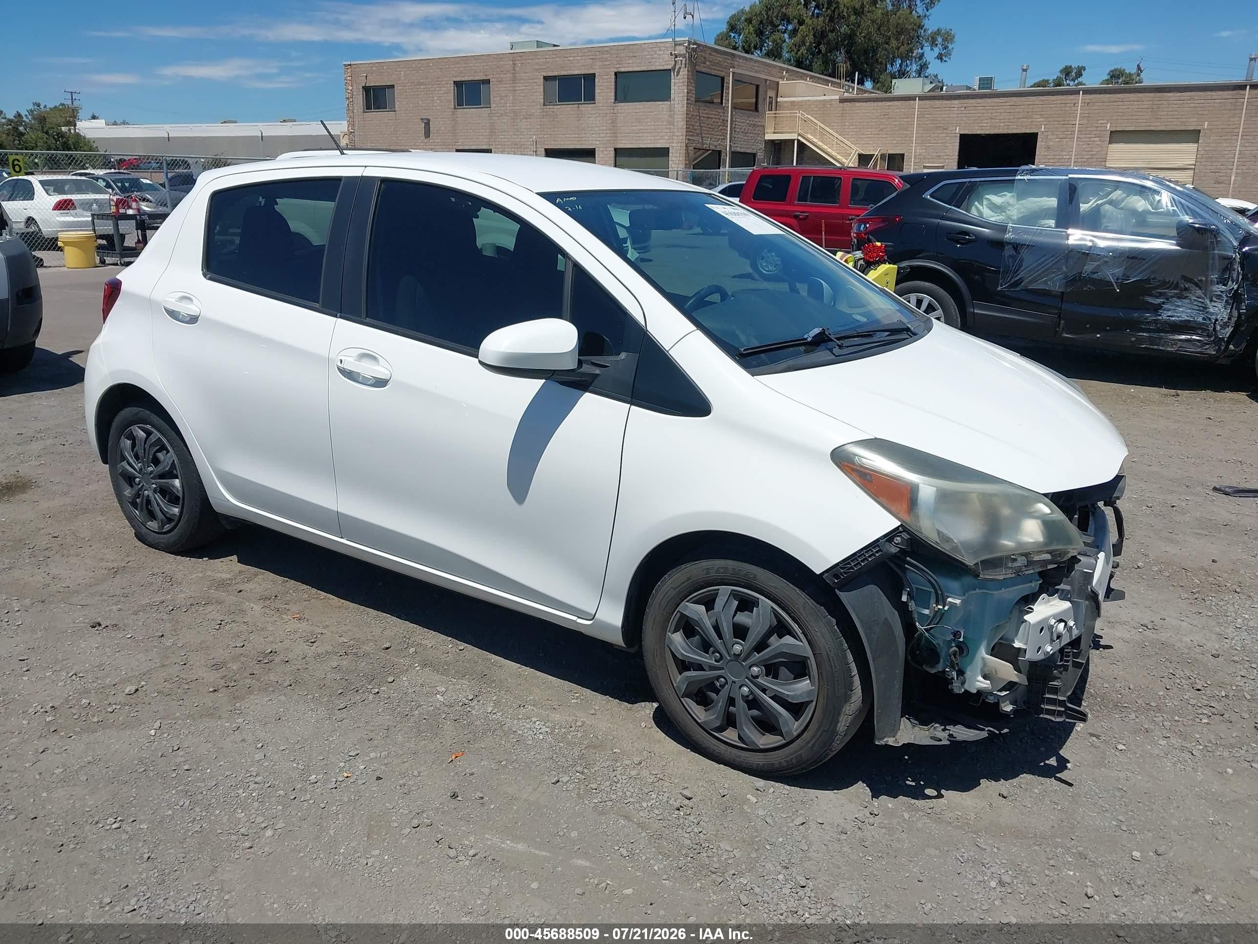 2015 Toyota Yaris L White vin: VNKKTUD3XFA023758
