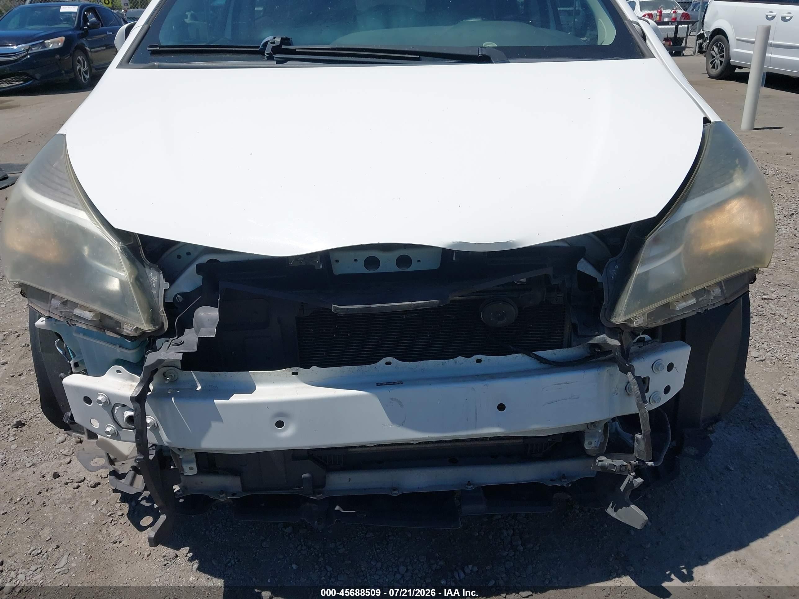 2015 Toyota Yaris L White vin: VNKKTUD3XFA023758