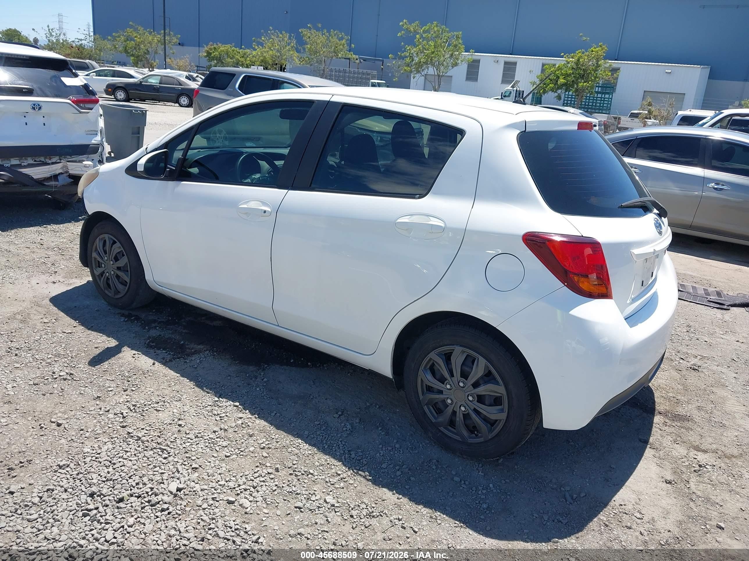 2015 Toyota Yaris L White vin: VNKKTUD3XFA023758