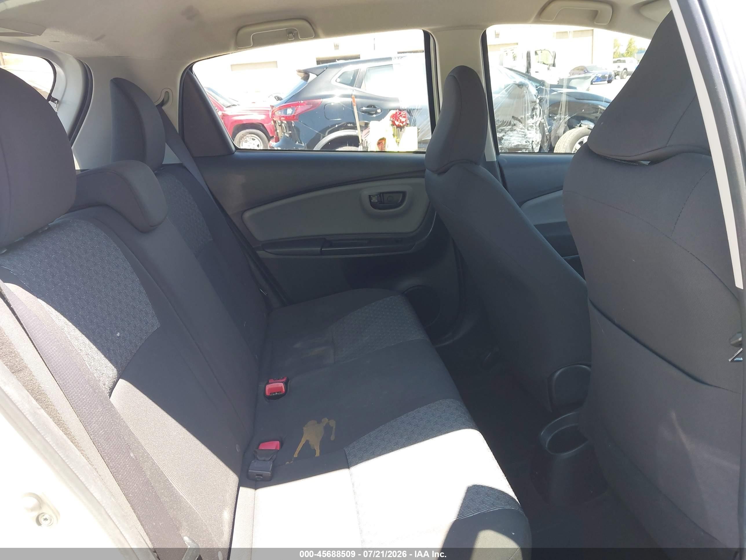 2015 Toyota Yaris L White vin: VNKKTUD3XFA023758