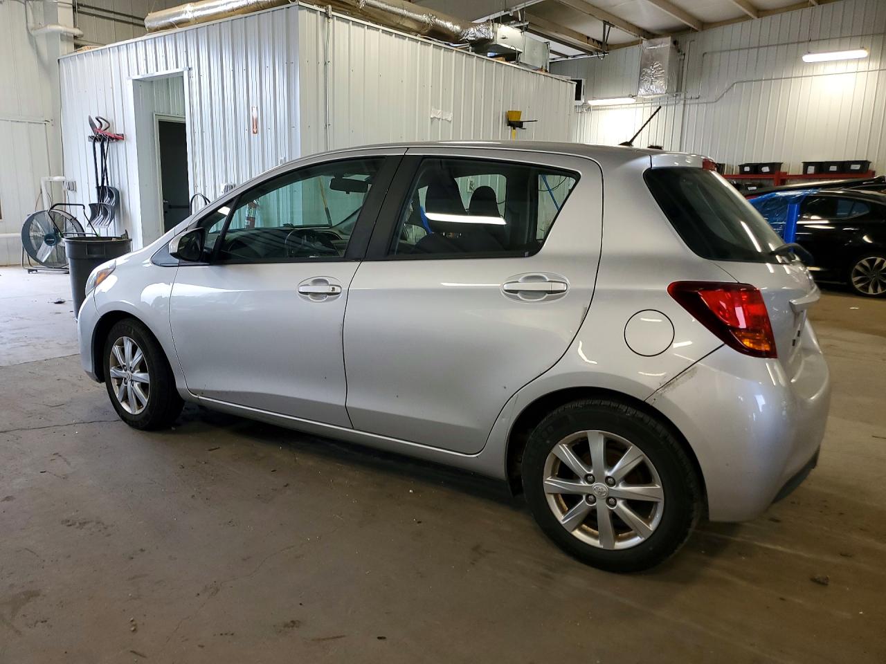 2015 Toyota Yaris 5-door Le Silver vin: VNKKTUD3XFA027468