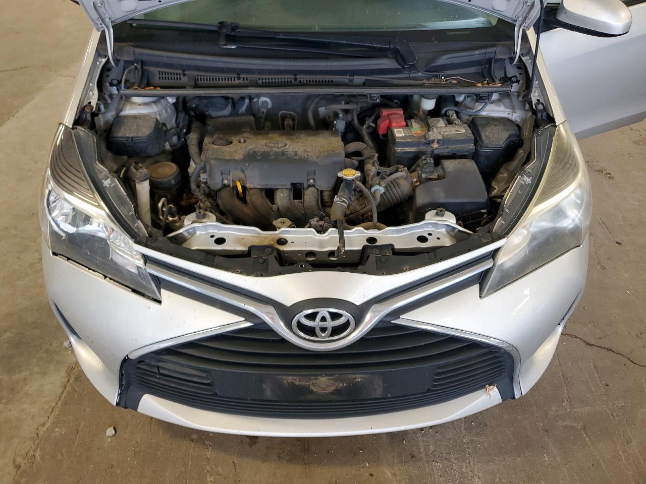 2015 Toyota Yaris 5-door Le Silver vin: VNKKTUD3XFA027468