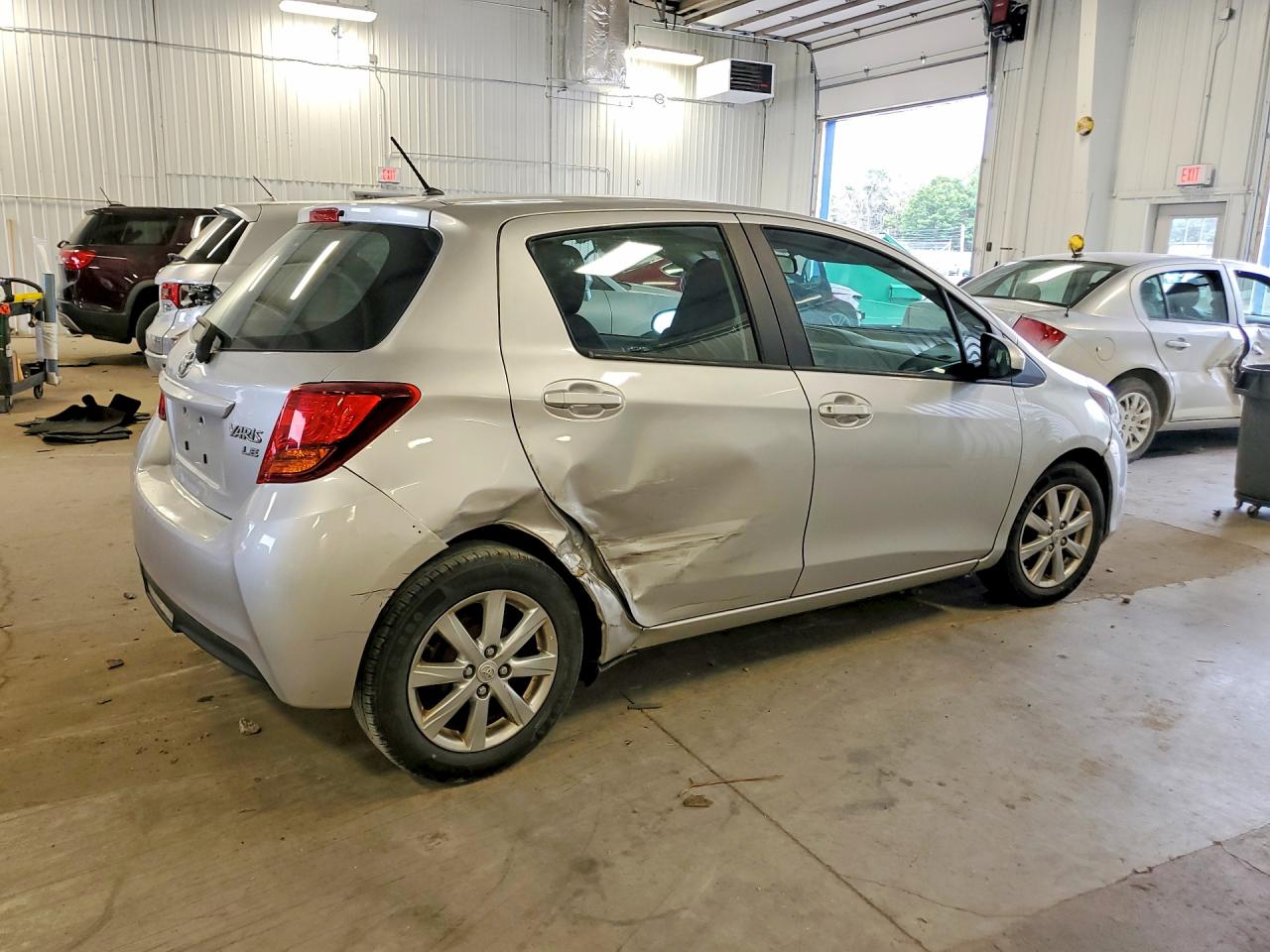 2015 Toyota Yaris 5-door Le Silver vin: VNKKTUD3XFA027468