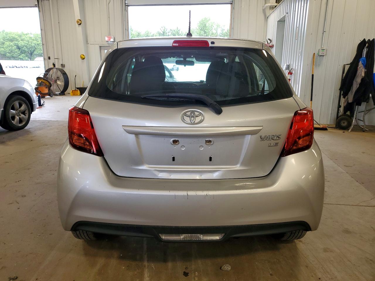2015 Toyota Yaris 5-door Le Silver vin: VNKKTUD3XFA027468