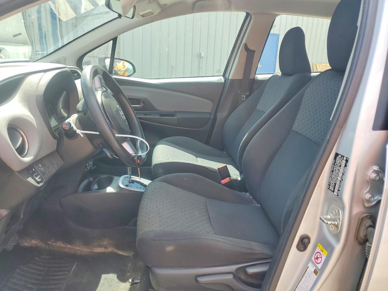 2015 Toyota Yaris 5-door Le Silver vin: VNKKTUD3XFA027468