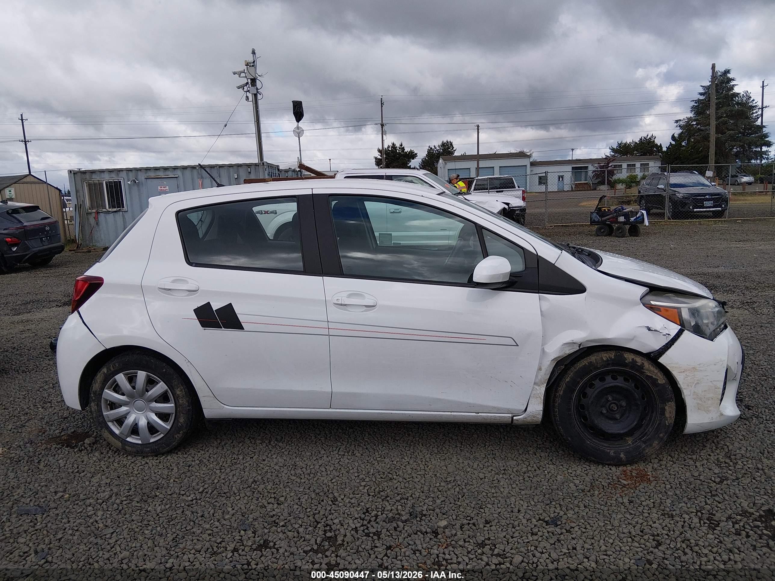 2015 Toyota Yaris L Белый vin: VNKKTUD3XFA041421
