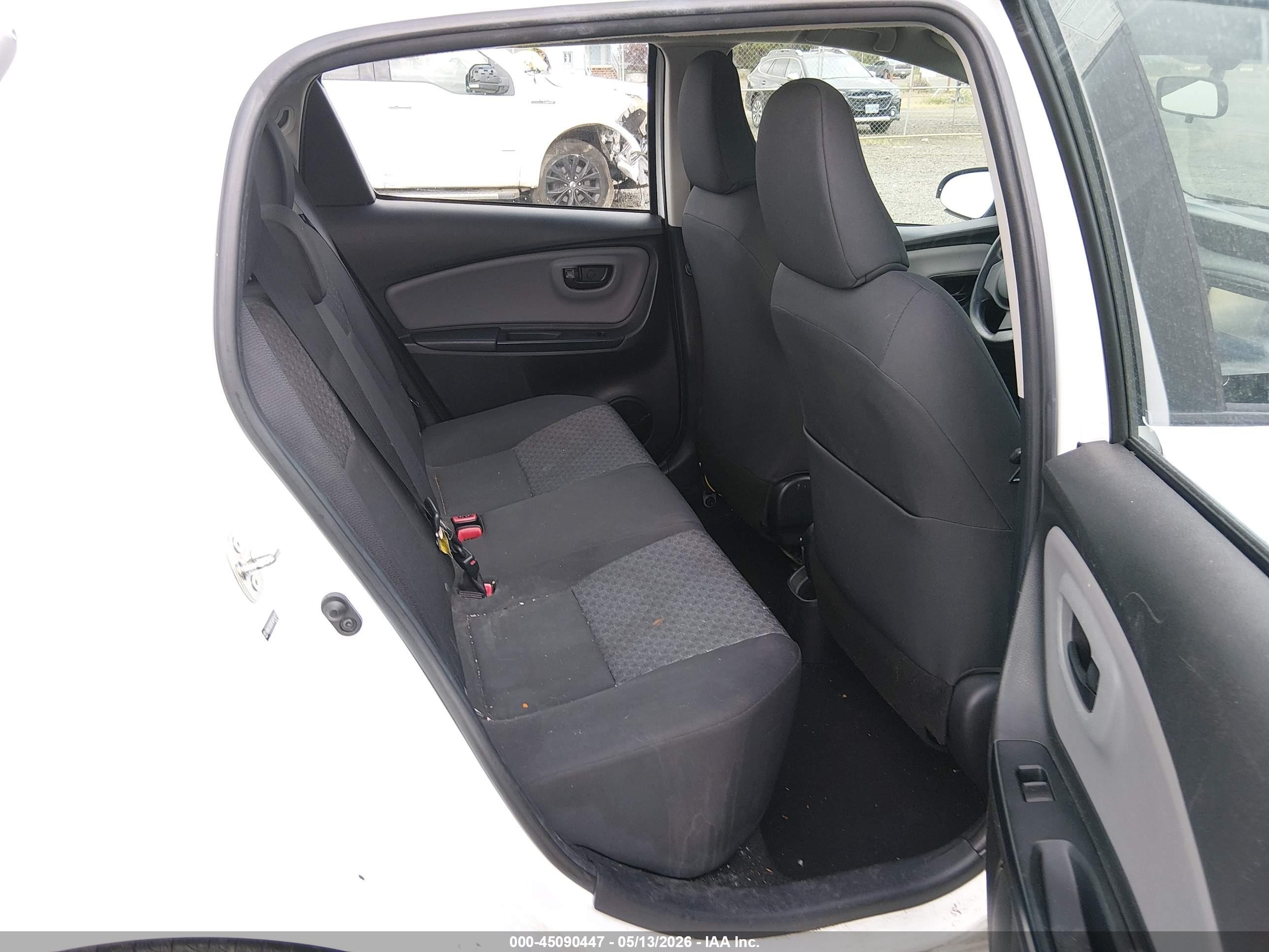 2015 Toyota Yaris L Белый vin: VNKKTUD3XFA041421