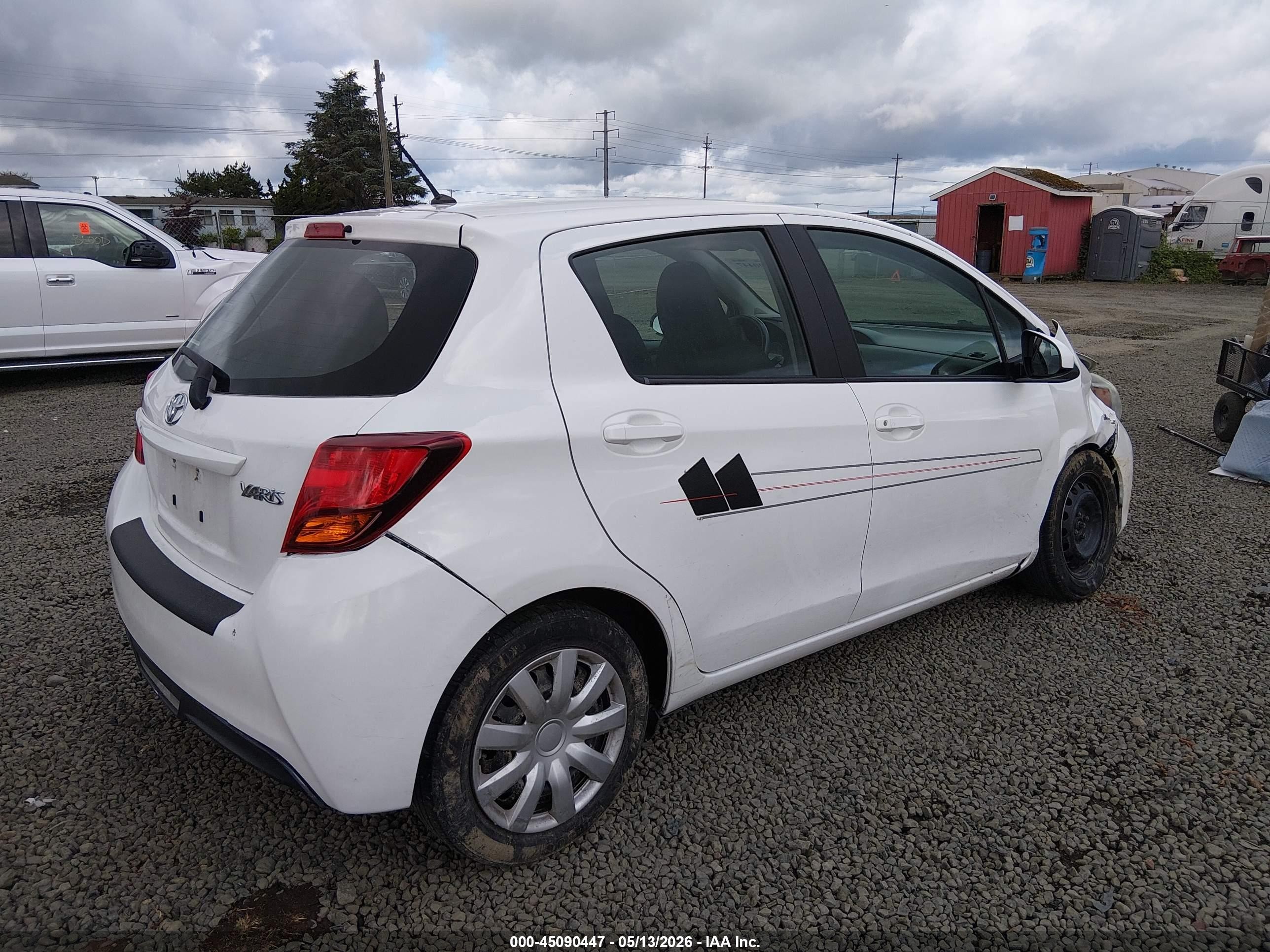 2015 Toyota Yaris L Белый vin: VNKKTUD3XFA041421