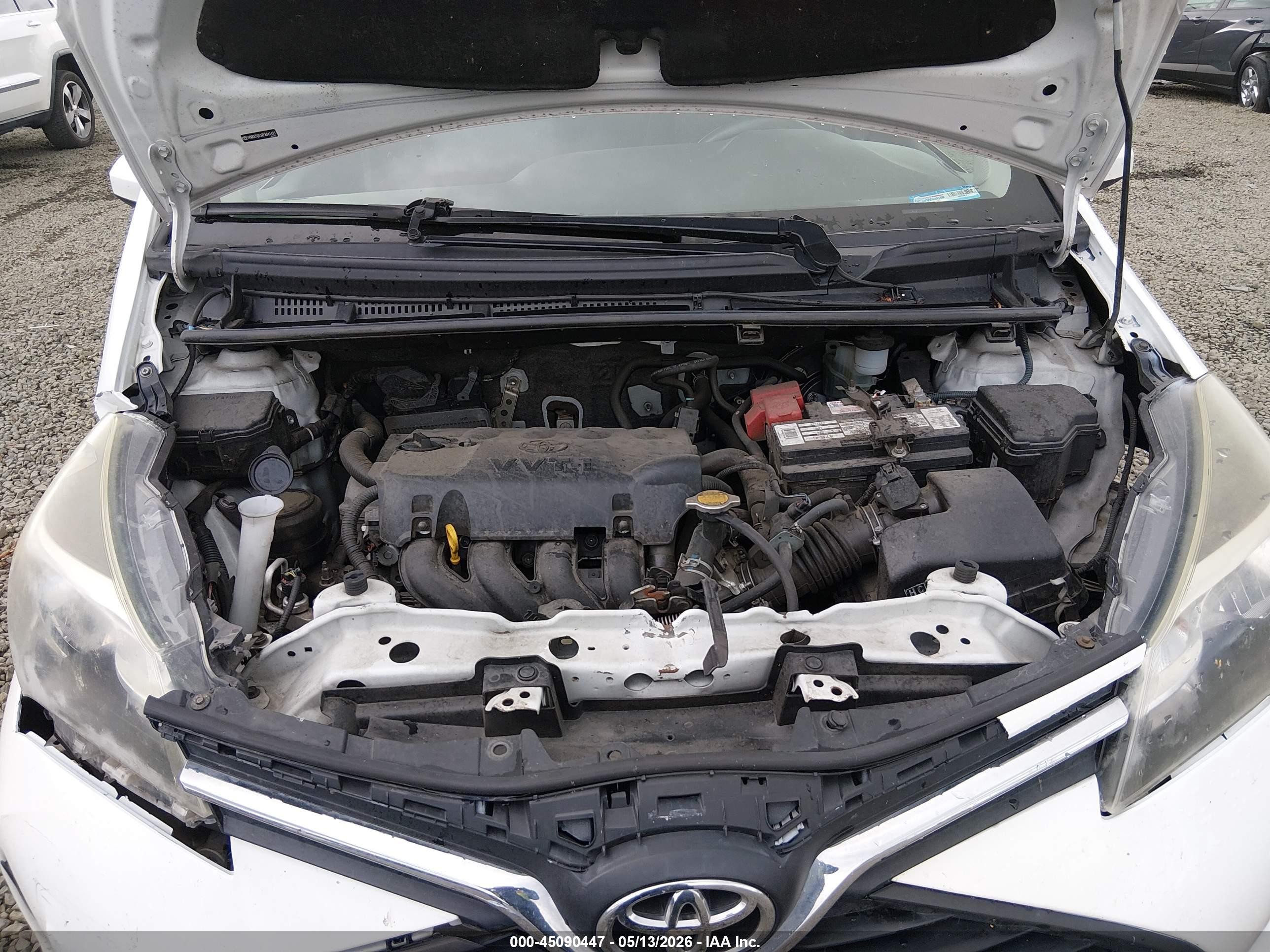 2015 Toyota Yaris L Белый vin: VNKKTUD3XFA041421