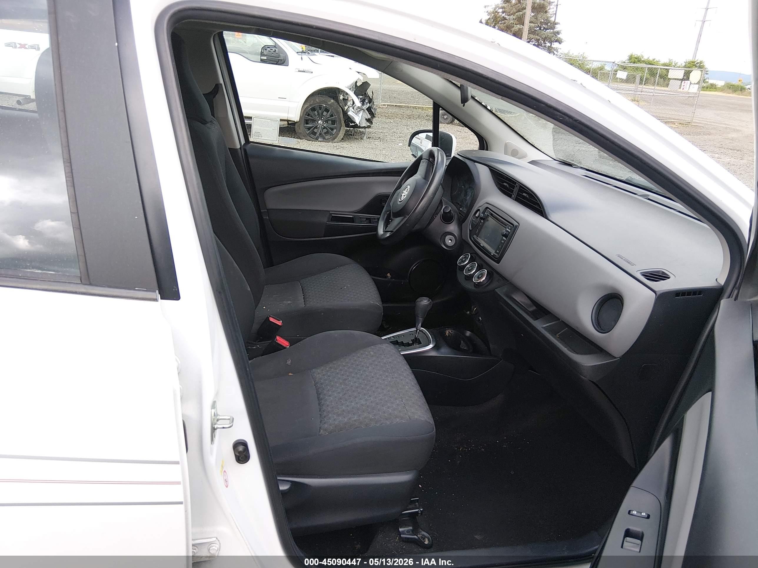 2015 Toyota Yaris L Белый vin: VNKKTUD3XFA041421