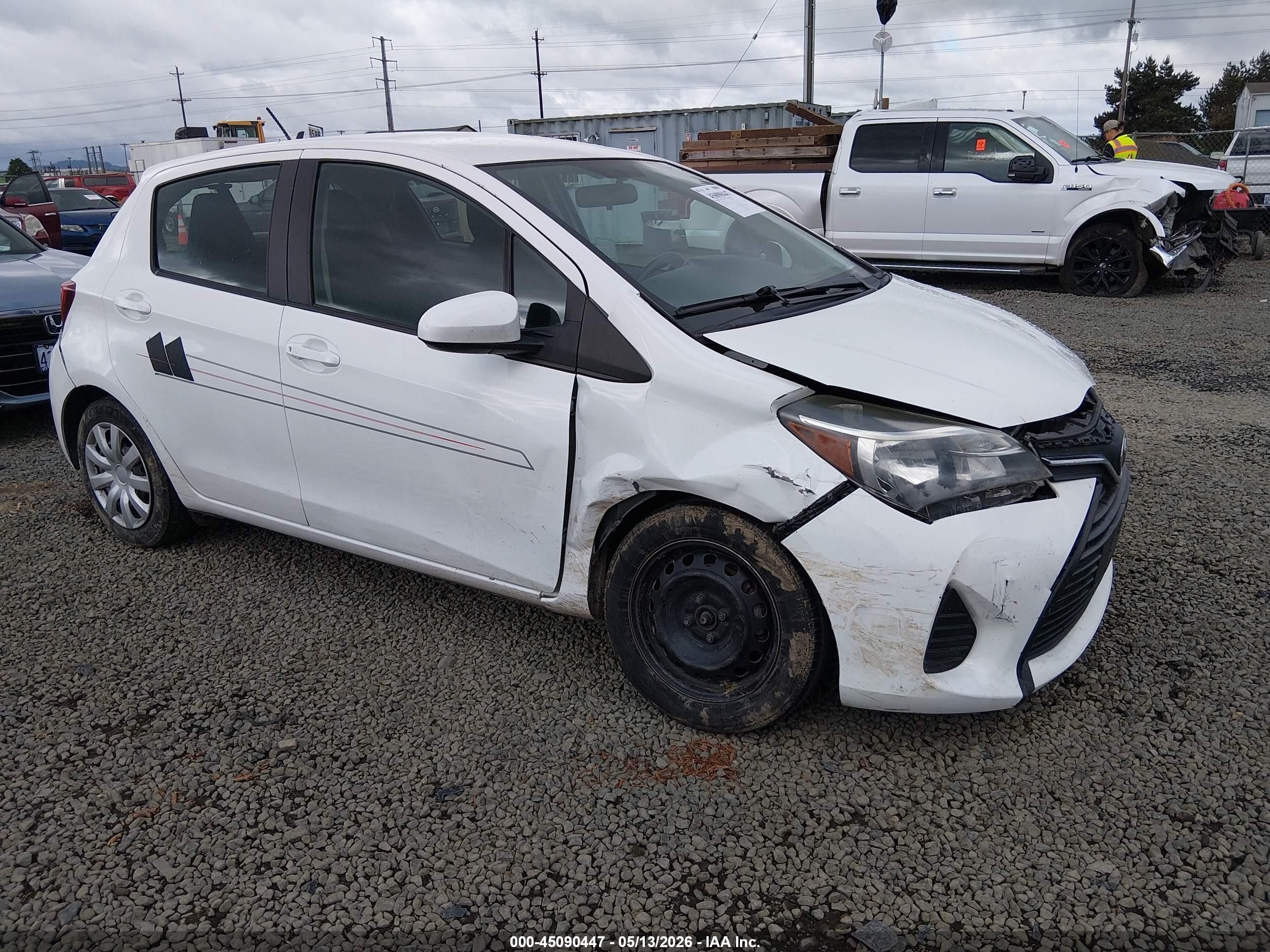 2015 Toyota Yaris L Белый vin: VNKKTUD3XFA041421