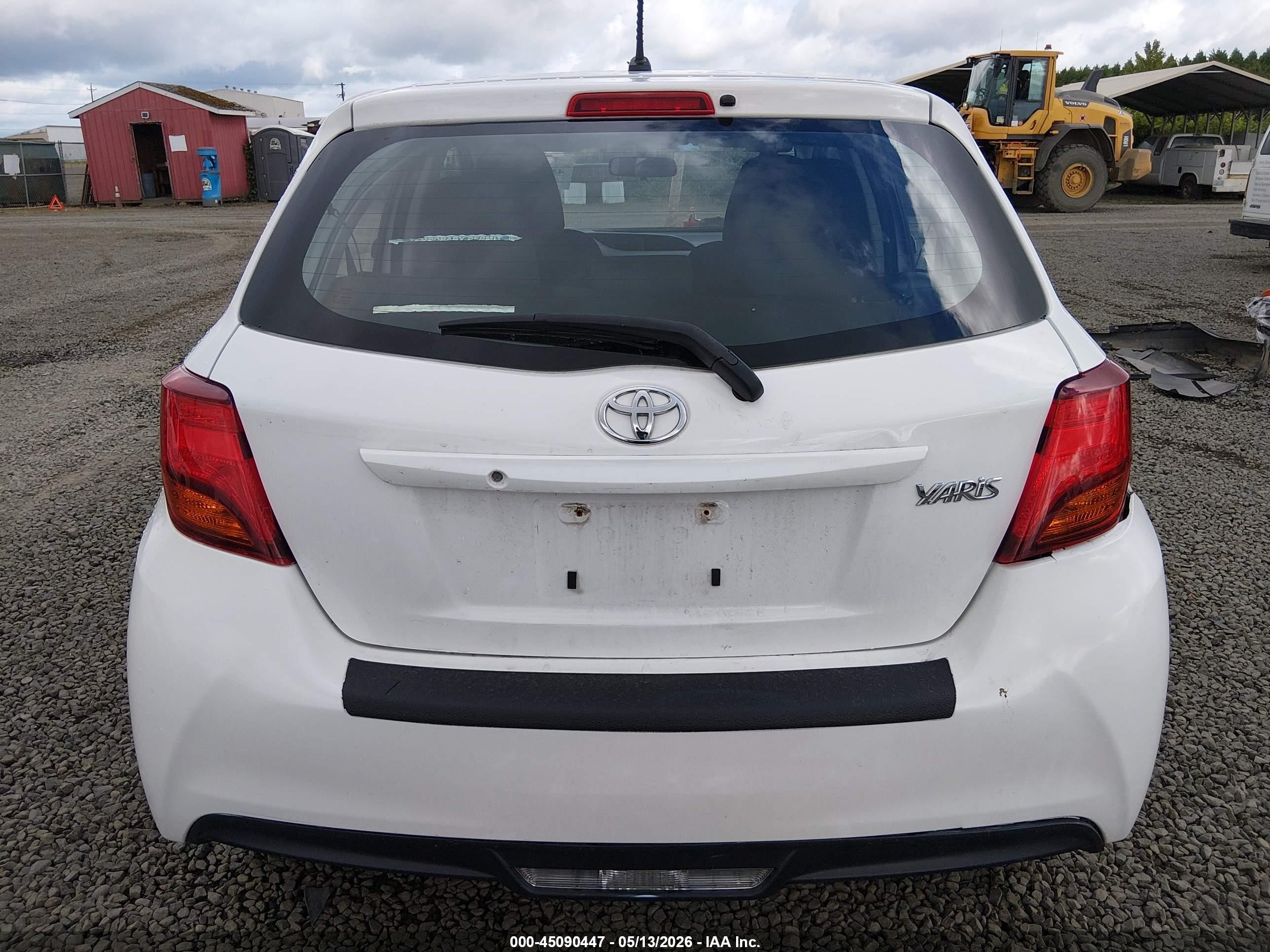 2015 Toyota Yaris L Белый vin: VNKKTUD3XFA041421