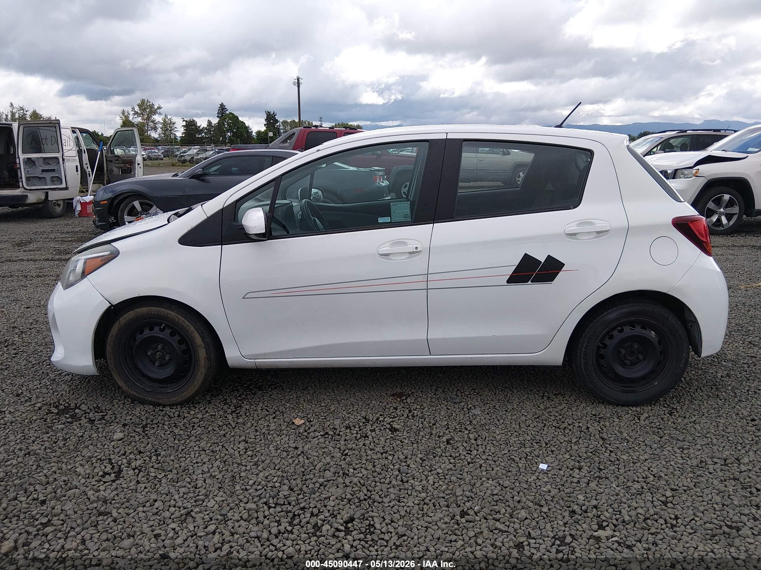 2015 Toyota Yaris L Белый vin: VNKKTUD3XFA041421