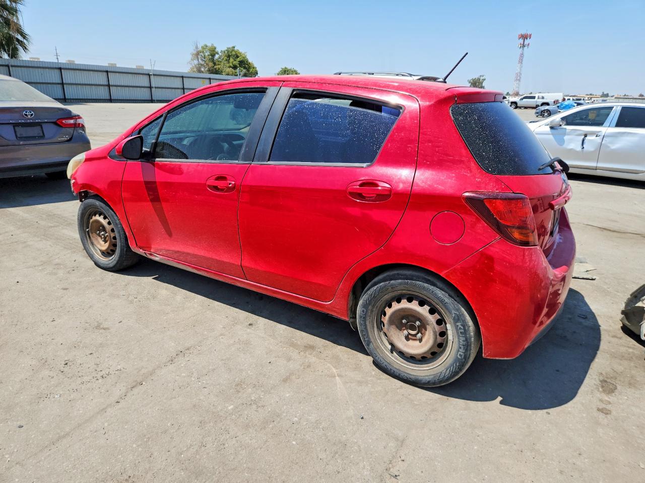2015 Toyota Yaris 5-door L Red vin: VNKKTUD3XFA043265