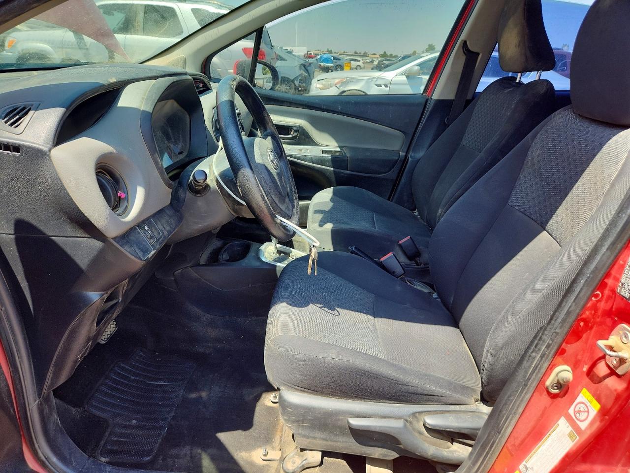 2015 Toyota Yaris 5-door L Red vin: VNKKTUD3XFA043265