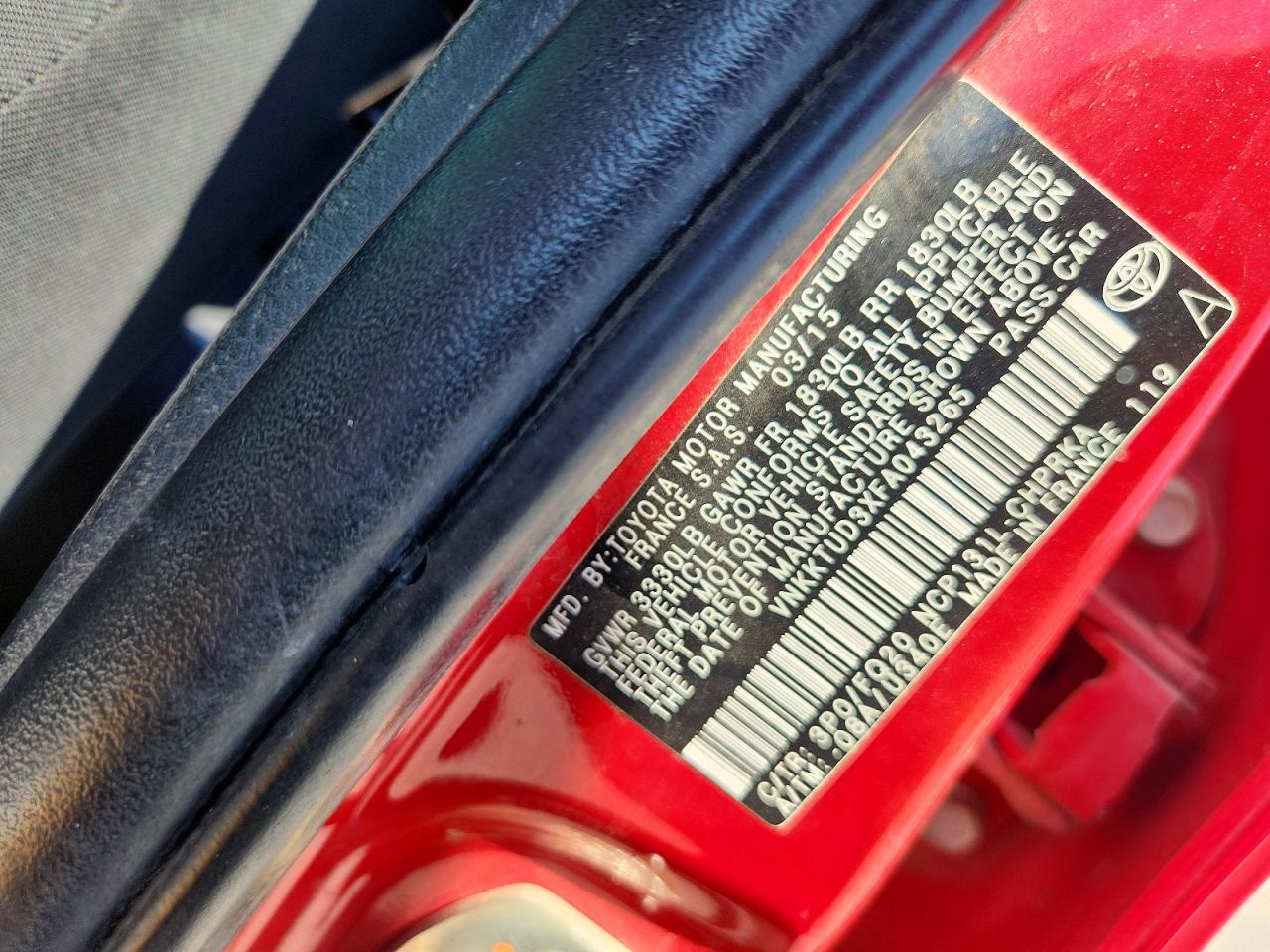 2015 Toyota Yaris 5-door L Red vin: VNKKTUD3XFA043265