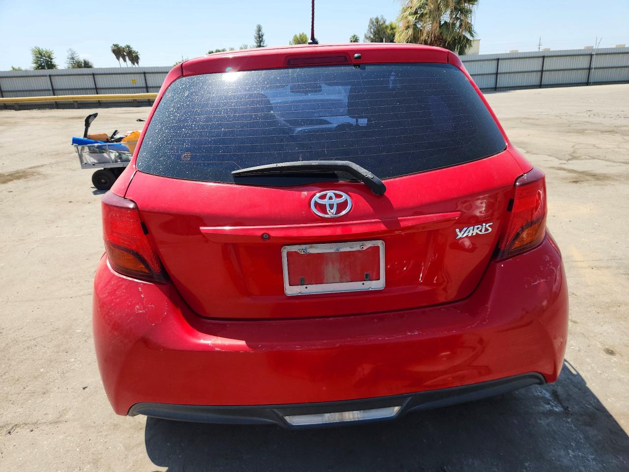 2015 Toyota Yaris 5-door L Red vin: VNKKTUD3XFA043265