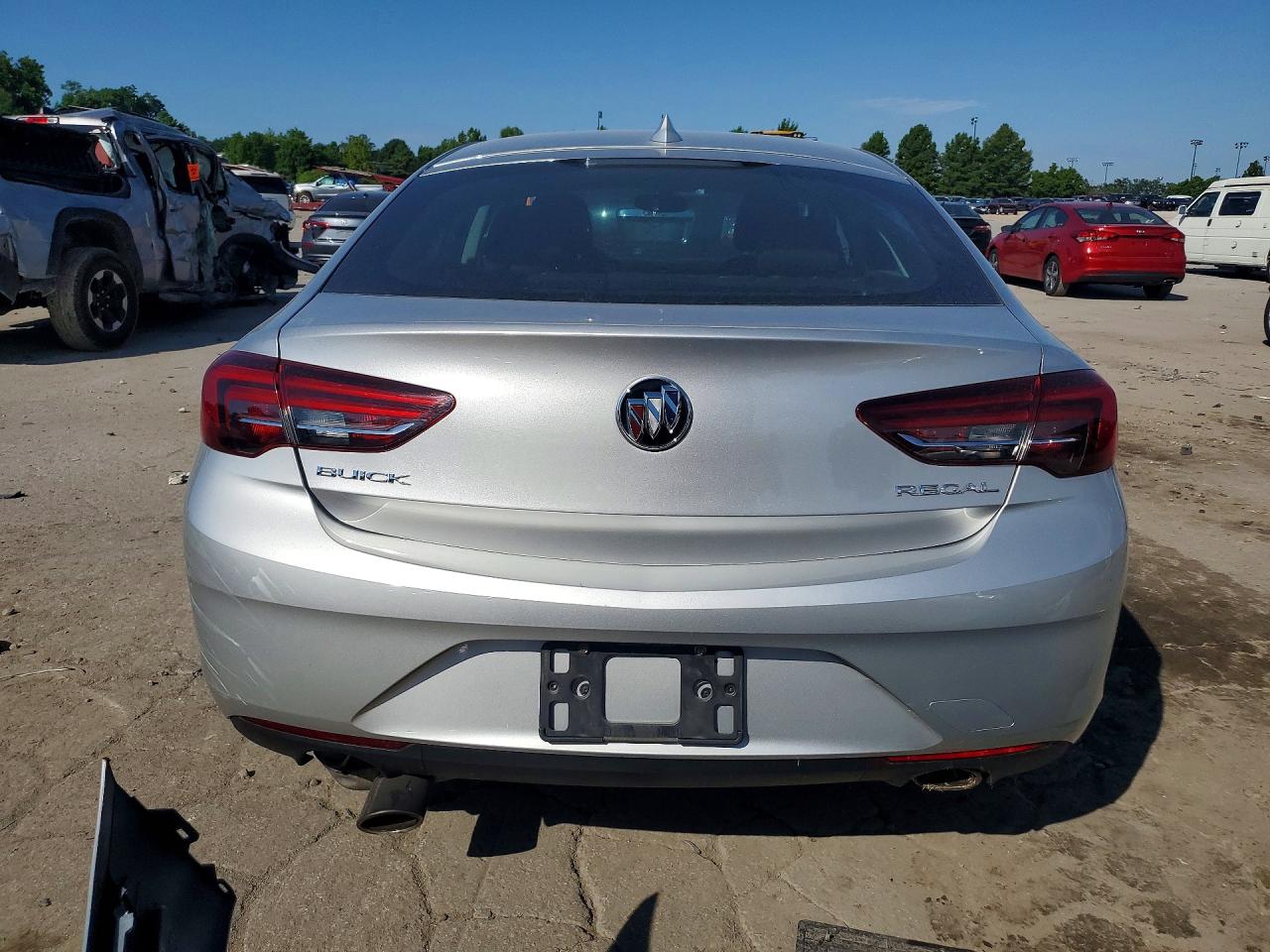2018 Buick Regal Preferred Silver vin: W04GL6SXXJ1144583