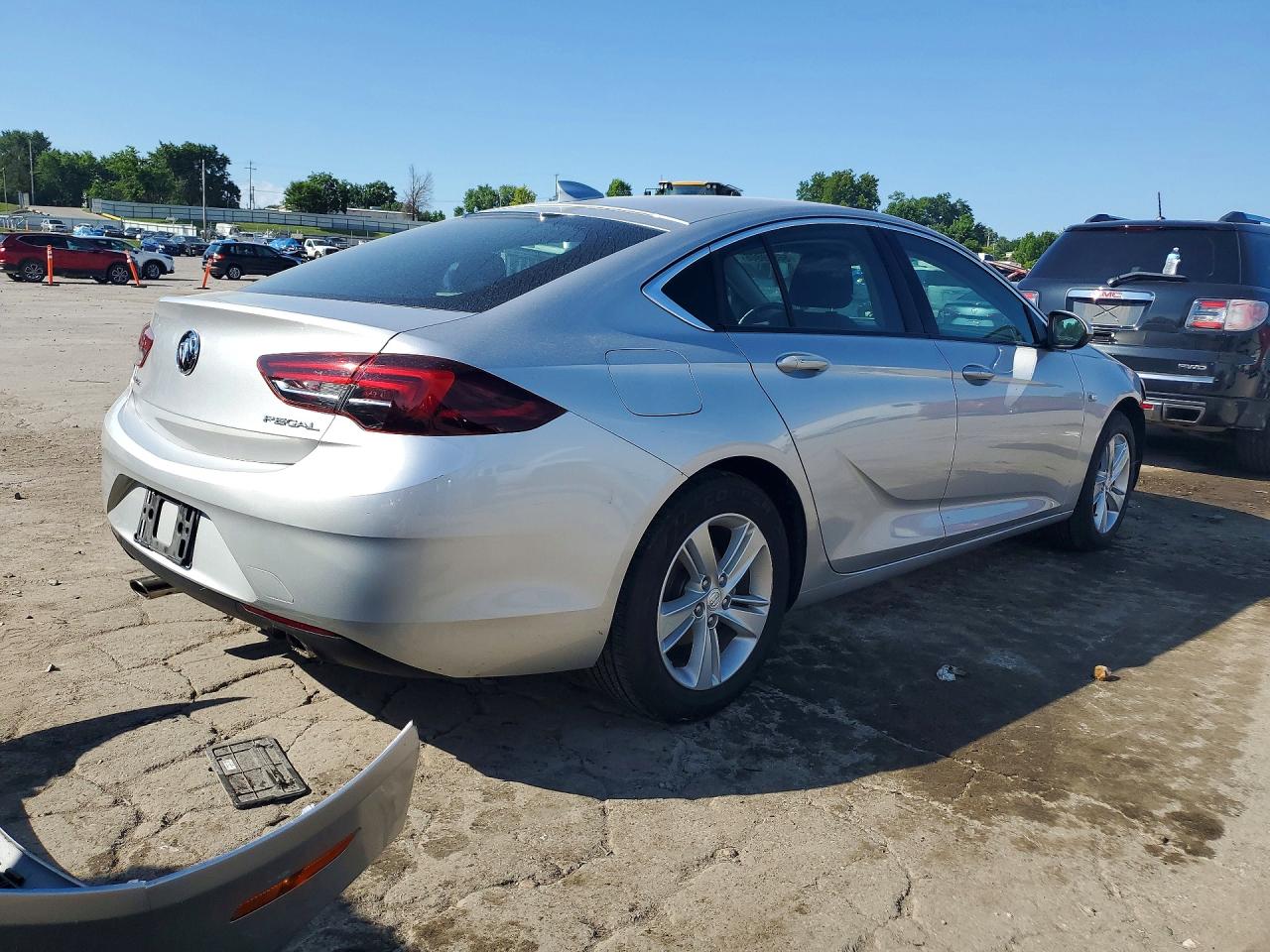 2018 Buick Regal Preferred Silver vin: W04GL6SXXJ1144583