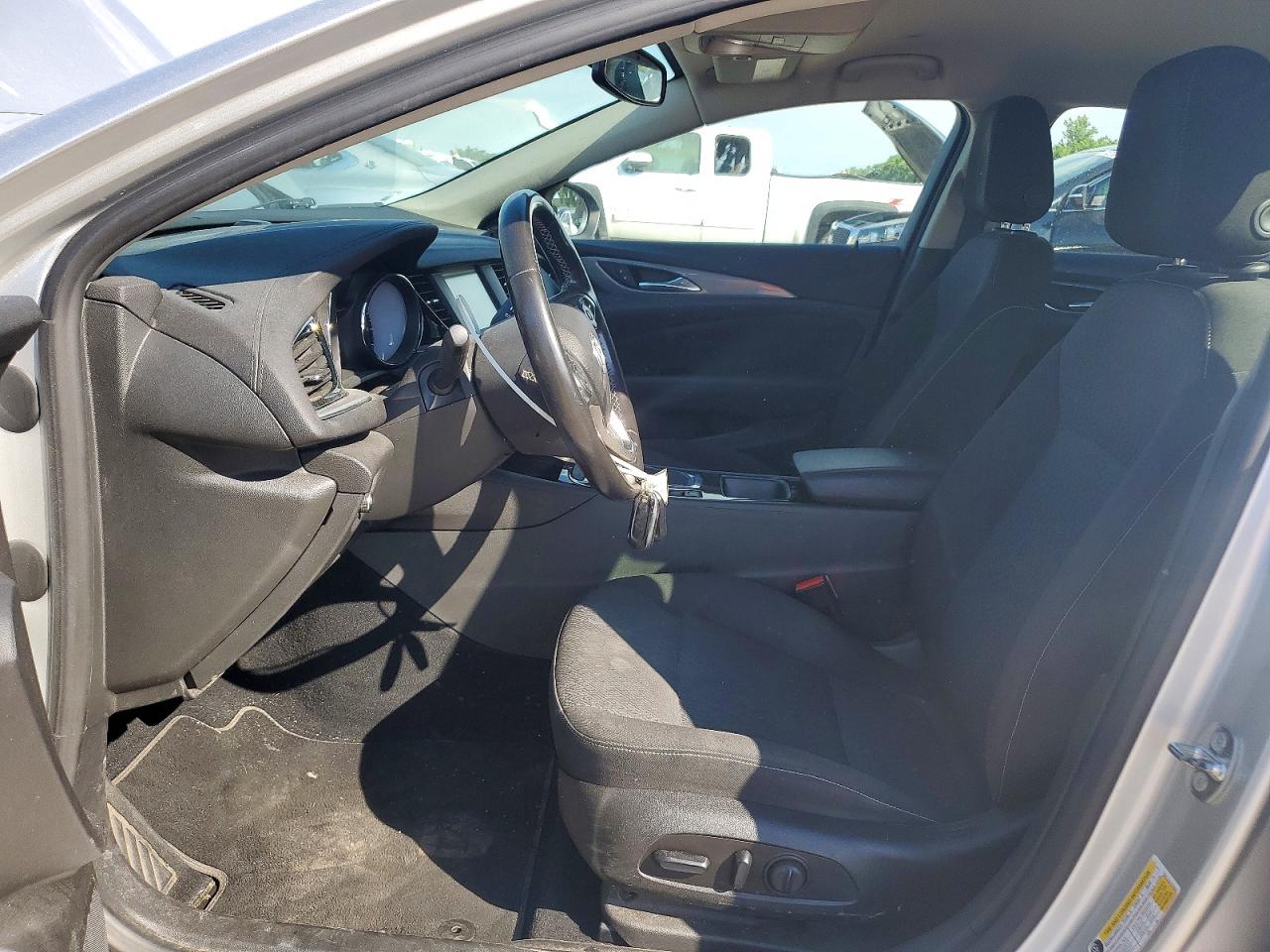 2018 Buick Regal Preferred Silver vin: W04GL6SXXJ1144583