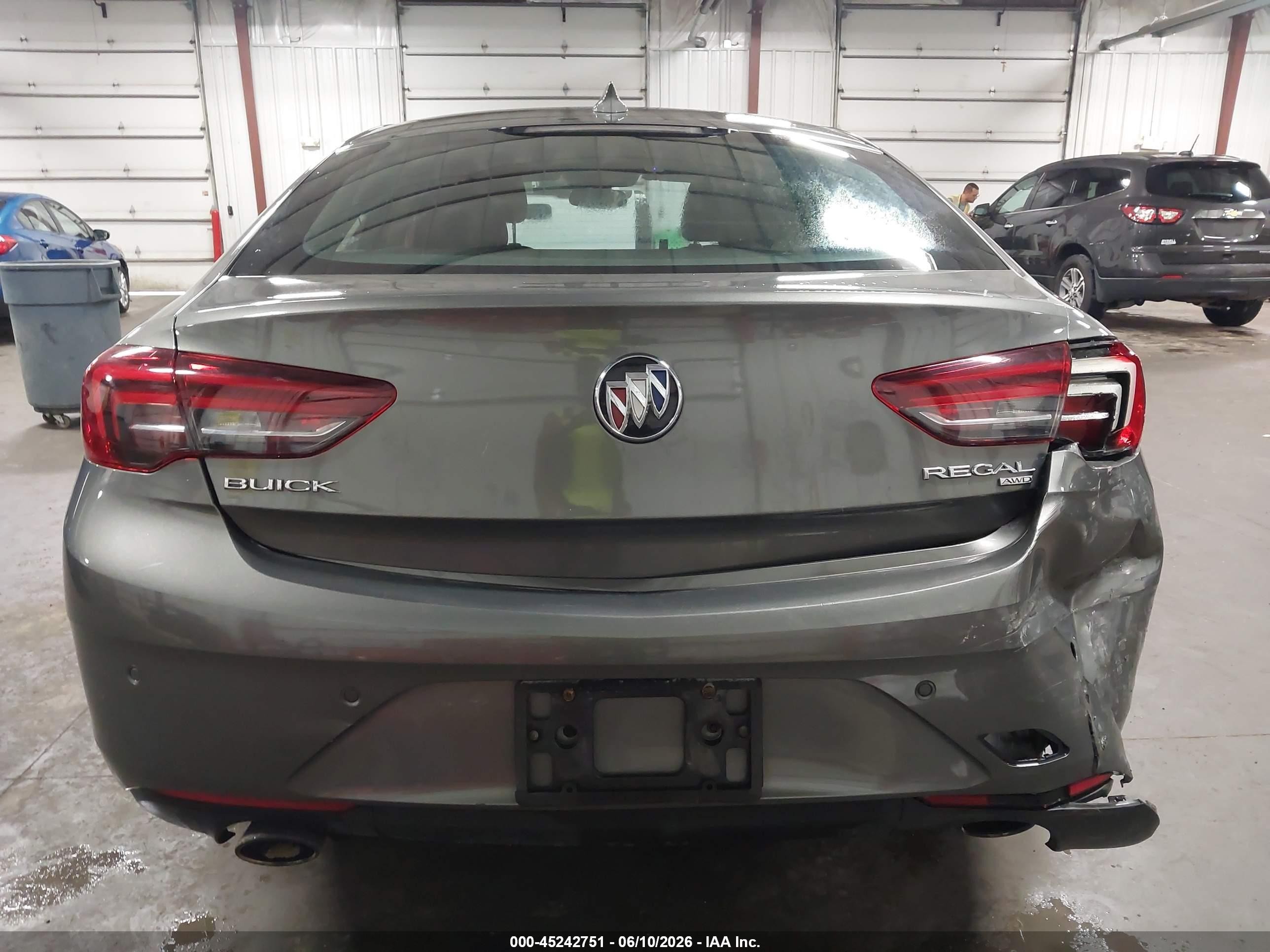 2018 Buick Regal Sportback Preferred Ii Gray vin: W04GN6SX6J1124003