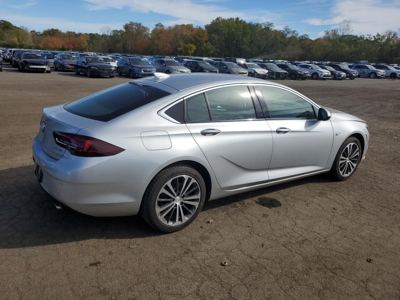 2018 Buick Regal Essence Серебряный vin: W04GP6SXXJ1088522