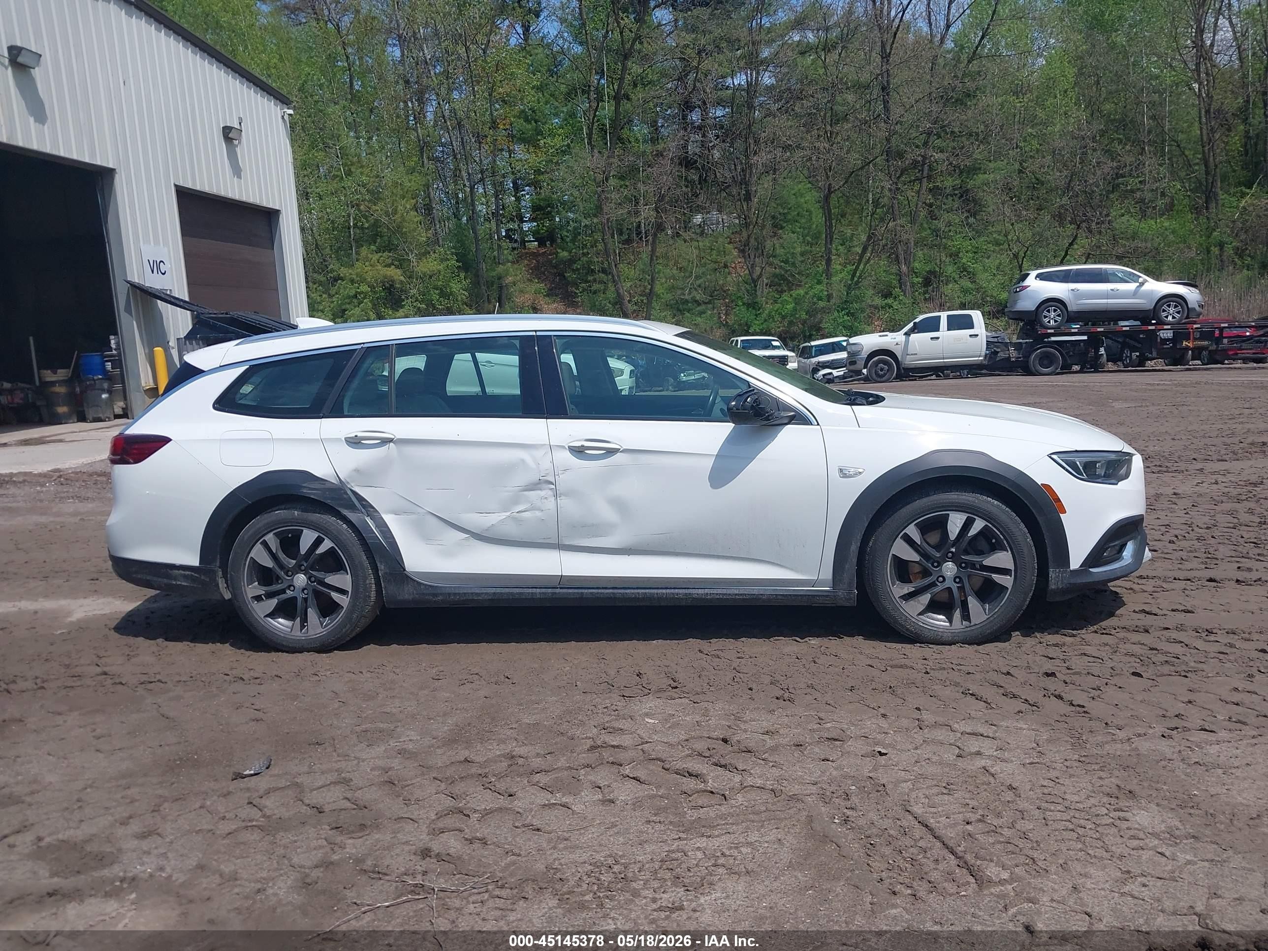2019 Buick Regal Tourx Awd Essence White vin: W04GV8SX6K1021712