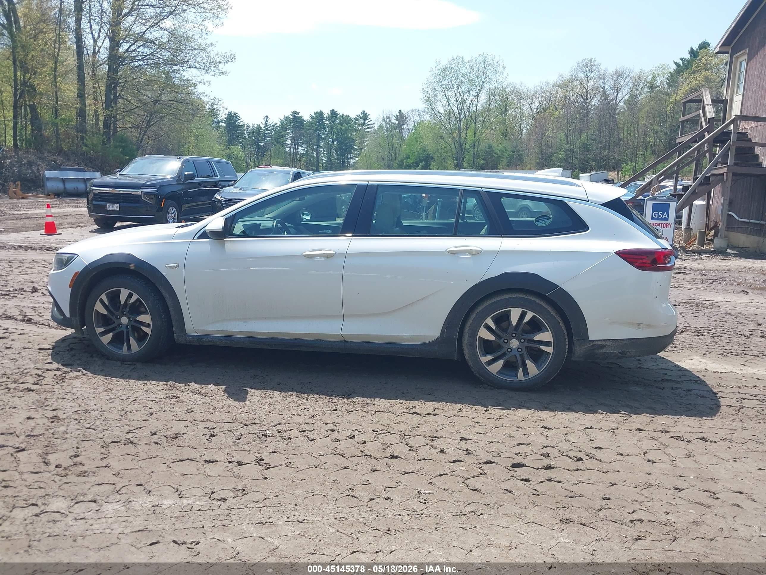 2019 Buick Regal Tourx Awd Essence White vin: W04GV8SX6K1021712