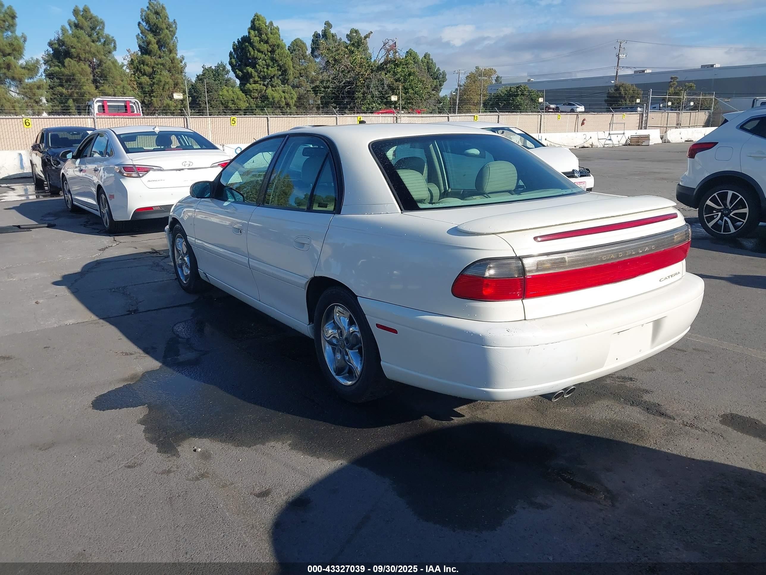 1998 Cadillac Catera Standard Beige vin: W06VR52R9WR005482