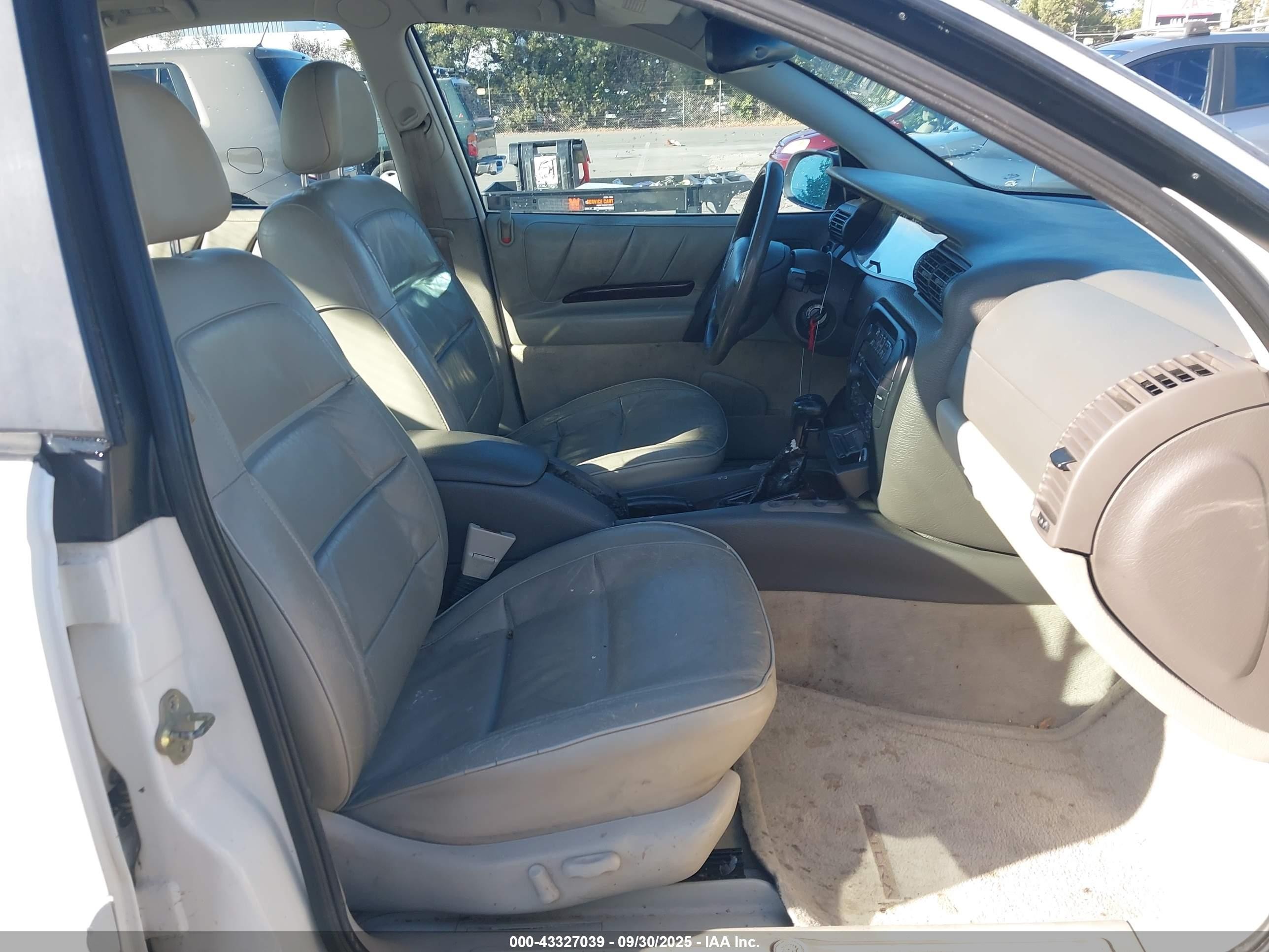 1998 Cadillac Catera Standard Beige vin: W06VR52R9WR005482