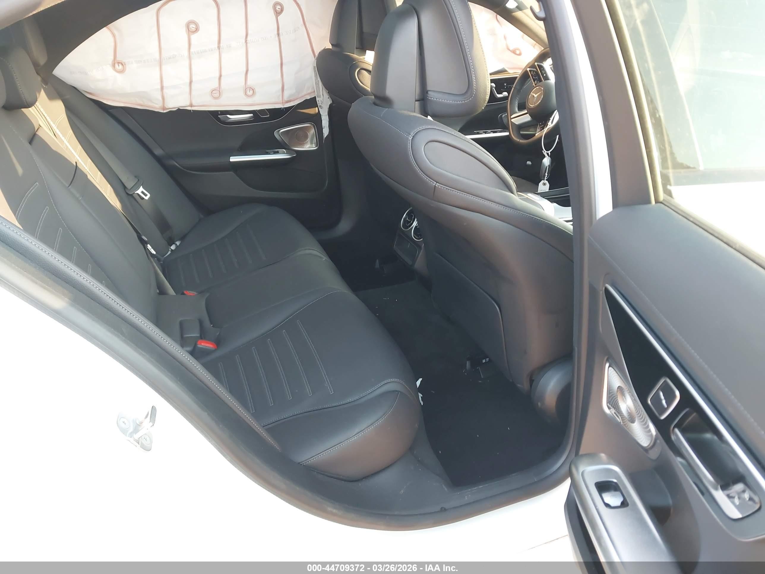 2024 Mercedes-benz C 300 Белый vin: W1KAF4GB1RR181206