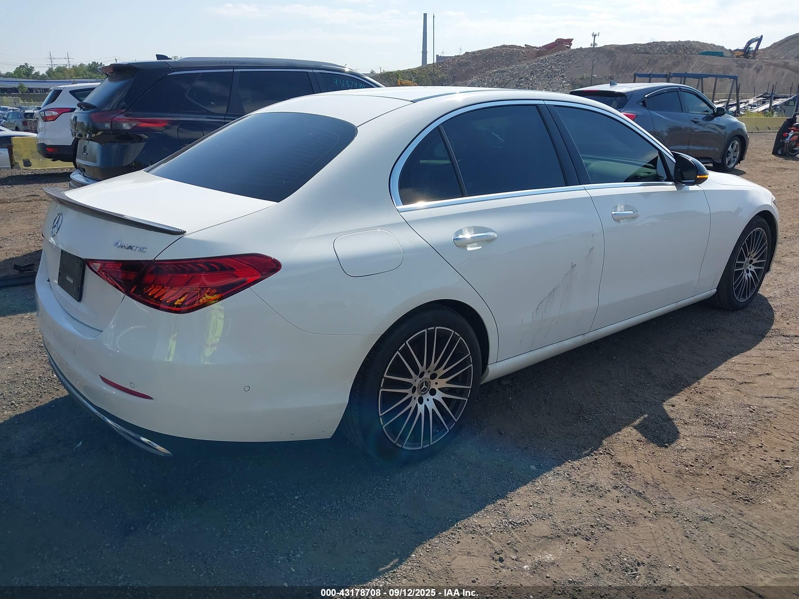 2024 Mercedes-benz C 300   Белый vin: W1KAF4HB4RR216612