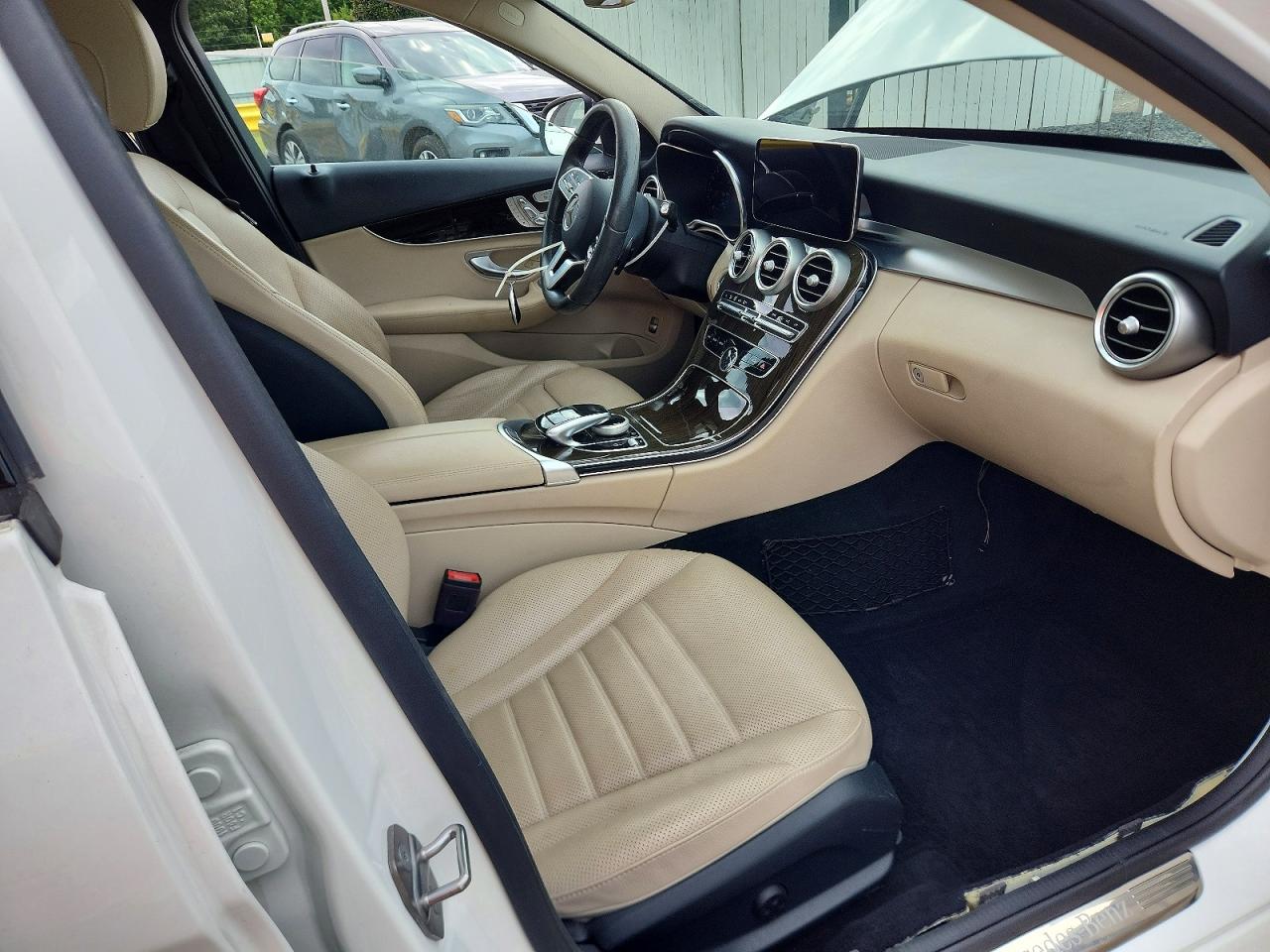 2020 Mercedes-benz C 300 Белый vin: W1KWF8DB9LR602985