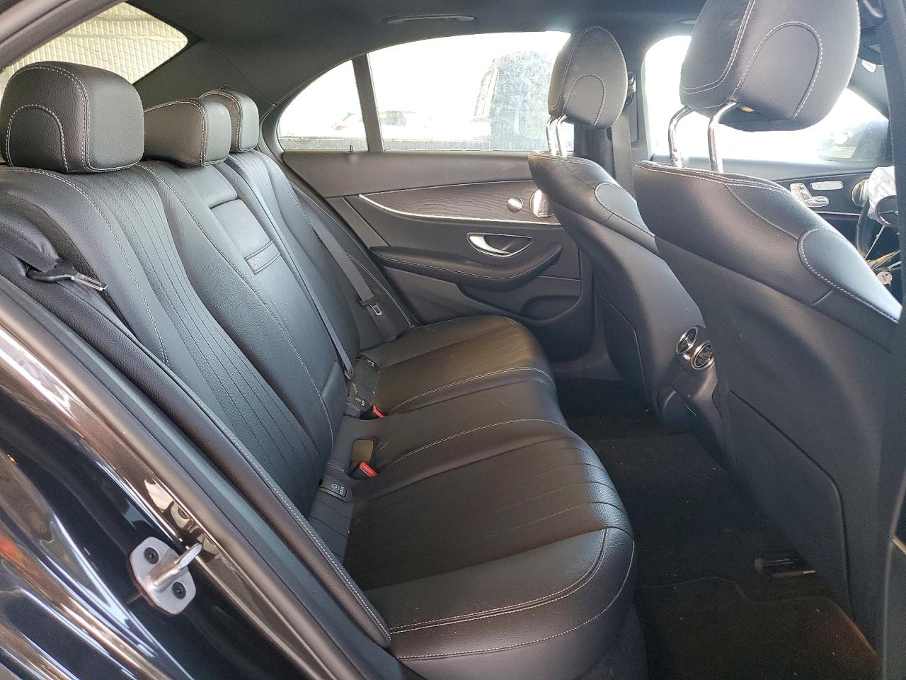 2022 Mercedes-benz E 350 Black vin: W1KZF8DB1NB022011
