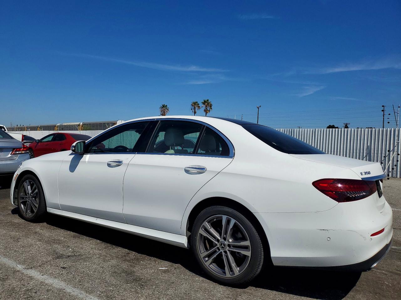 2022 Mercedes-benz E 350 White vin: W1KZF8DB4NB012587