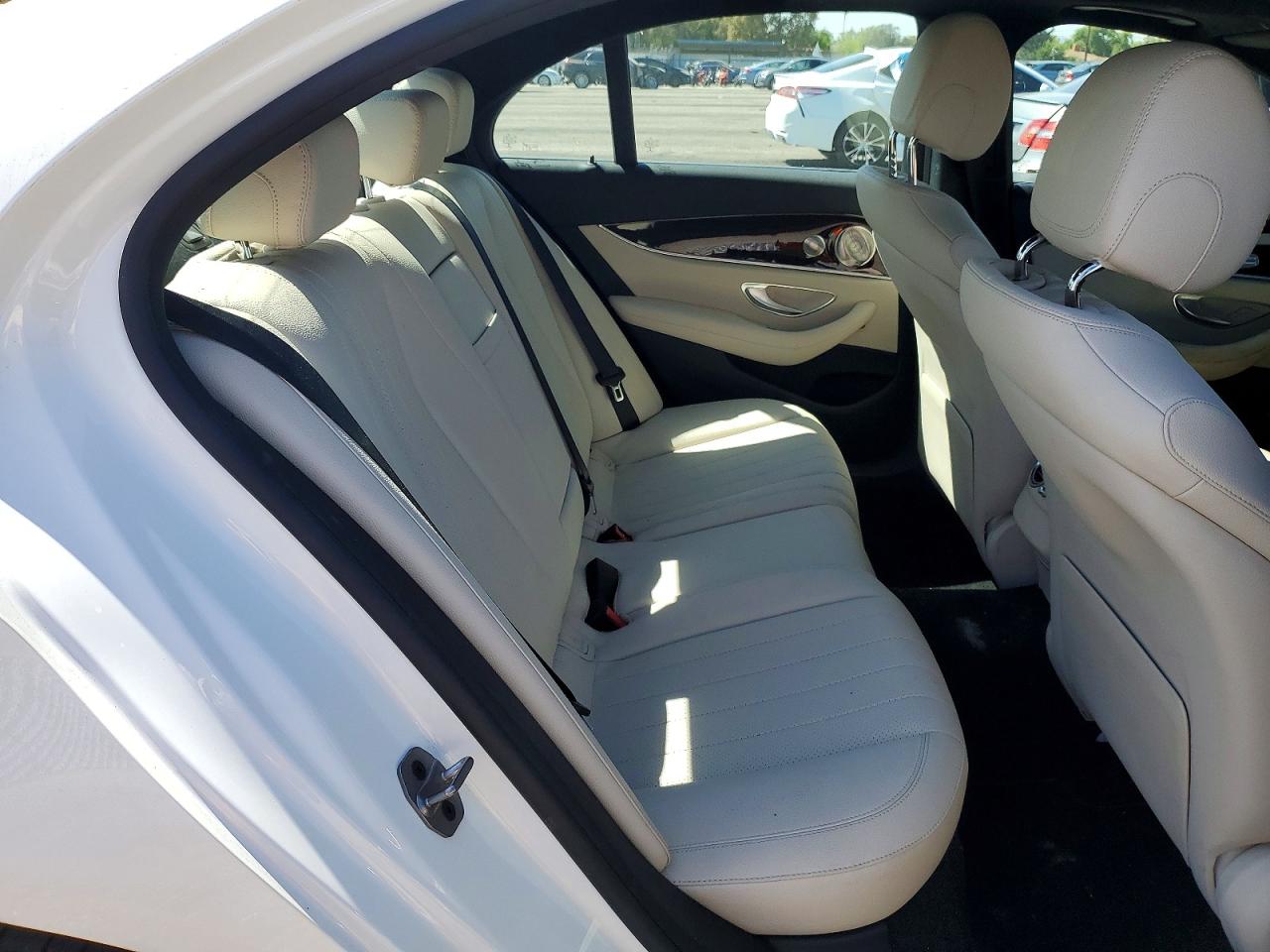 2022 Mercedes-benz E 350 White vin: W1KZF8DB4NB012587