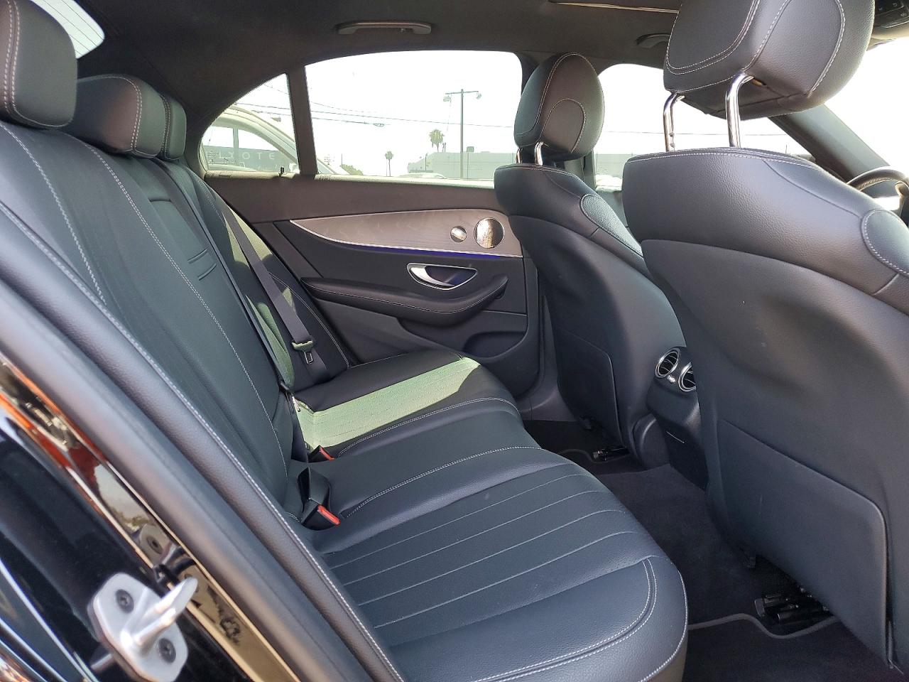 2021 Mercedes-benz E 350 Черный vin: W1KZF8DB5MA947895