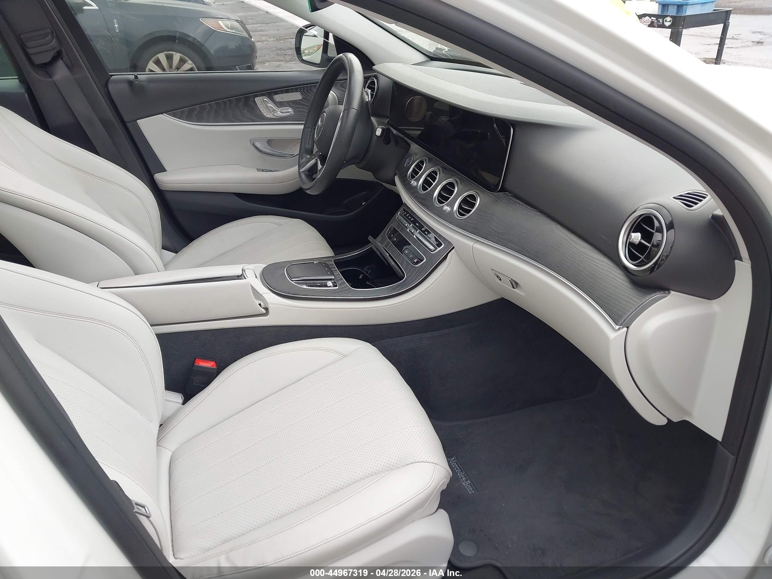 2022 Mercedes-benz E 350   White vin: W1KZF8DBXNB085558