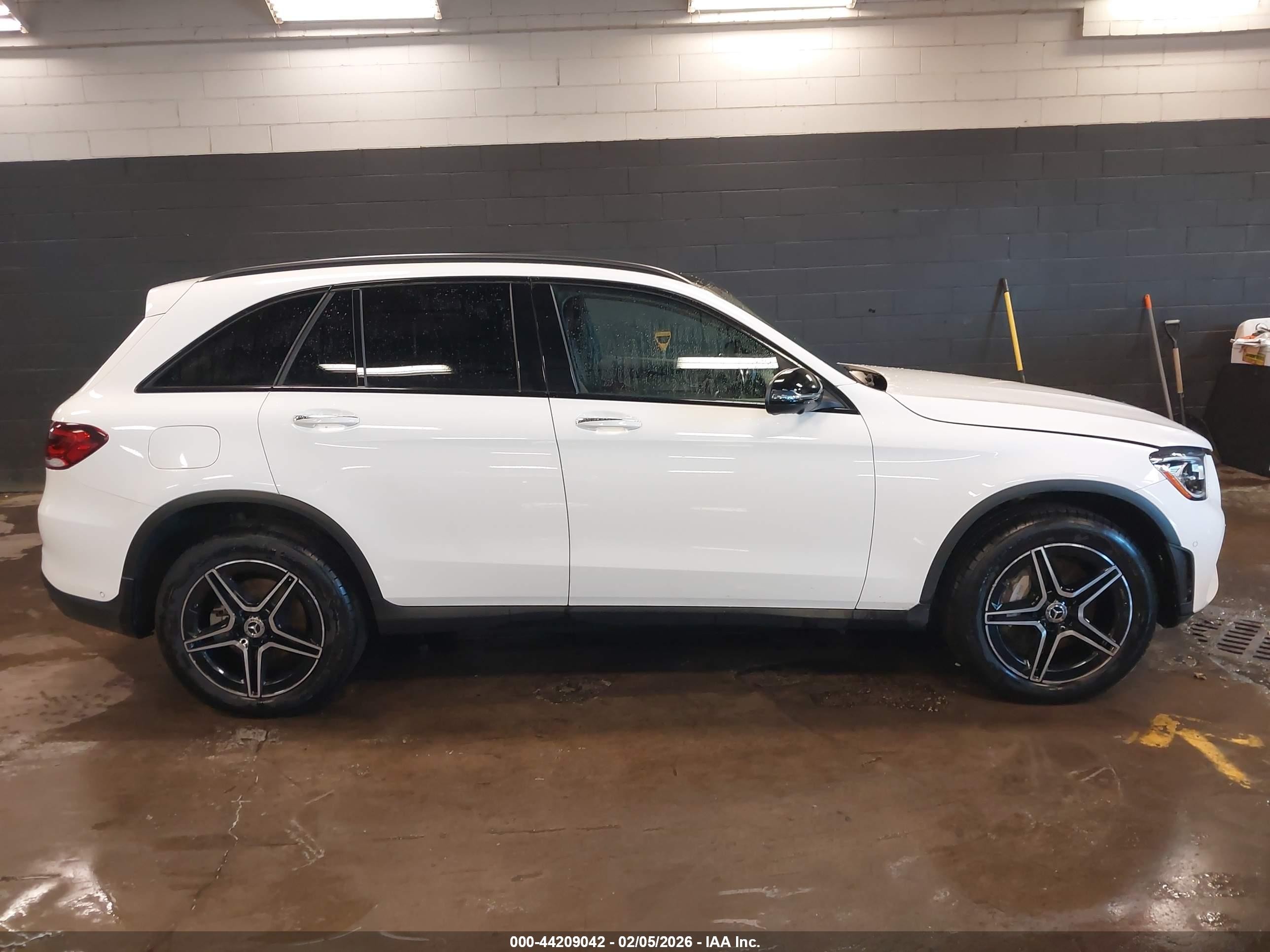 2022 Mercedes-benz Glc 300 Suv Белый vin: W1N0G8DB1NV347975