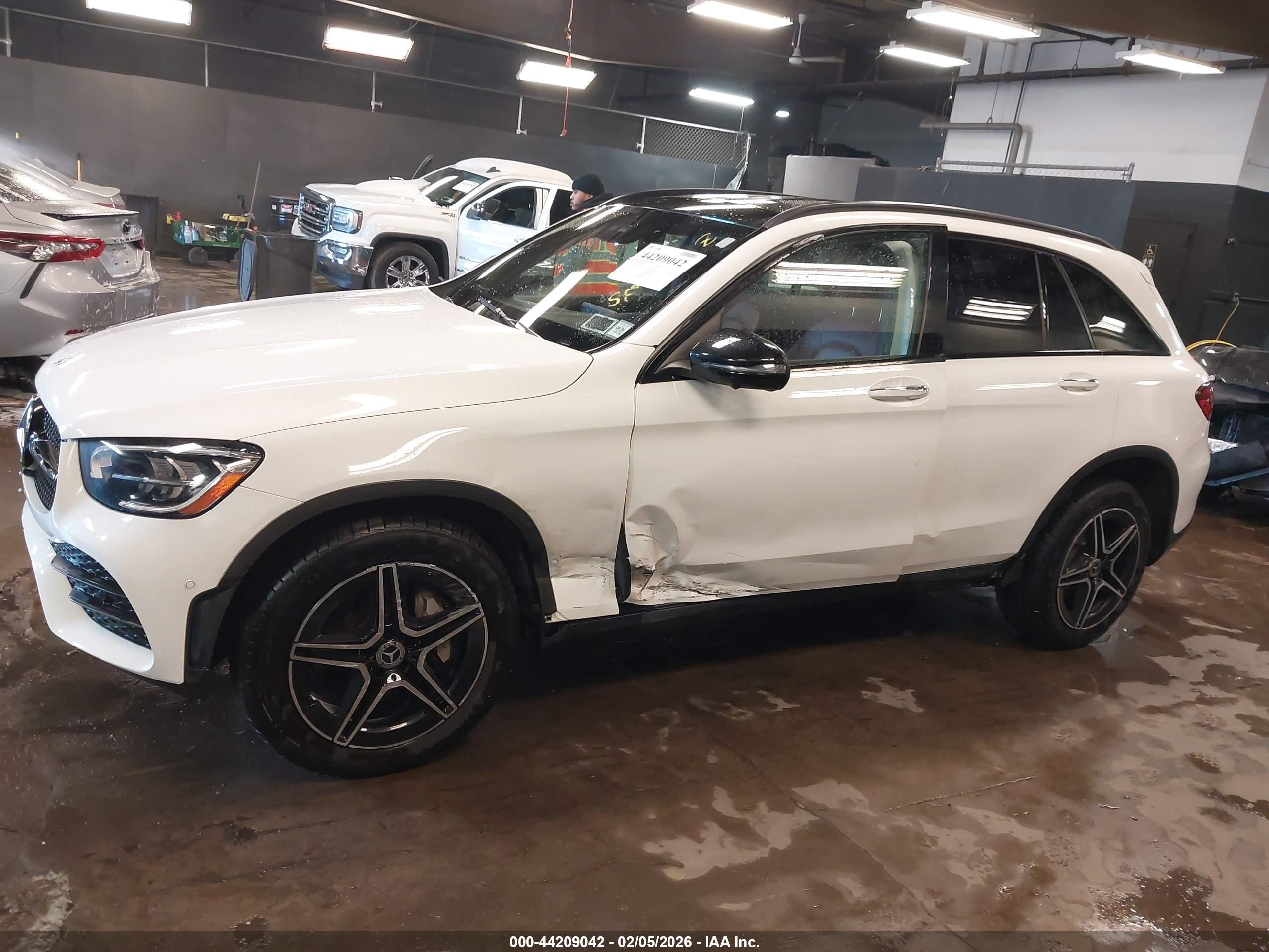 2022 Mercedes-benz Glc 300 Suv Белый vin: W1N0G8DB1NV347975