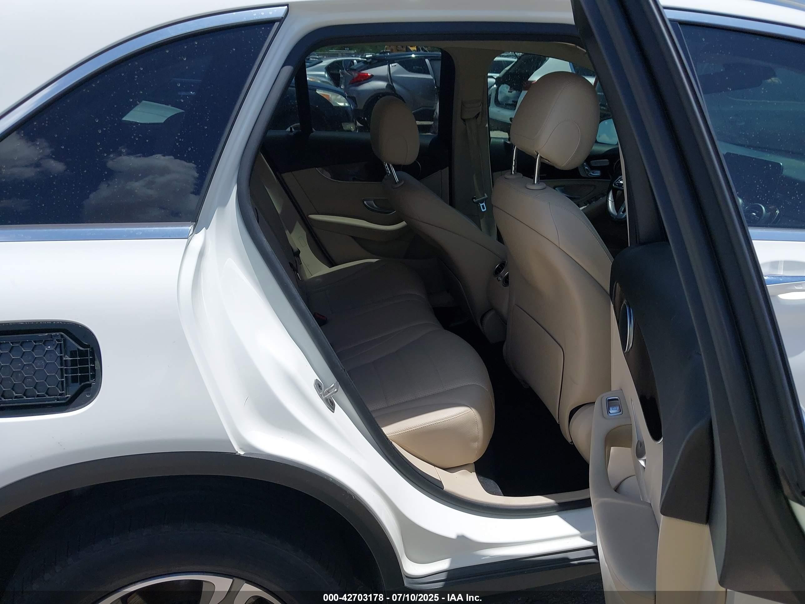 2021 Mercedes-benz Glc 300 Suv White vin: W1N0G8DB3MV322767