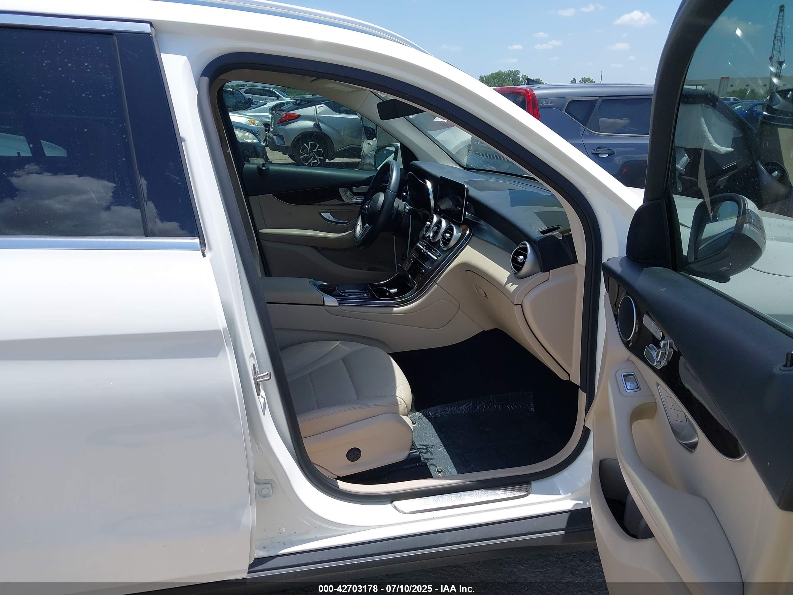 2021 Mercedes-benz Glc 300 Suv White vin: W1N0G8DB3MV322767