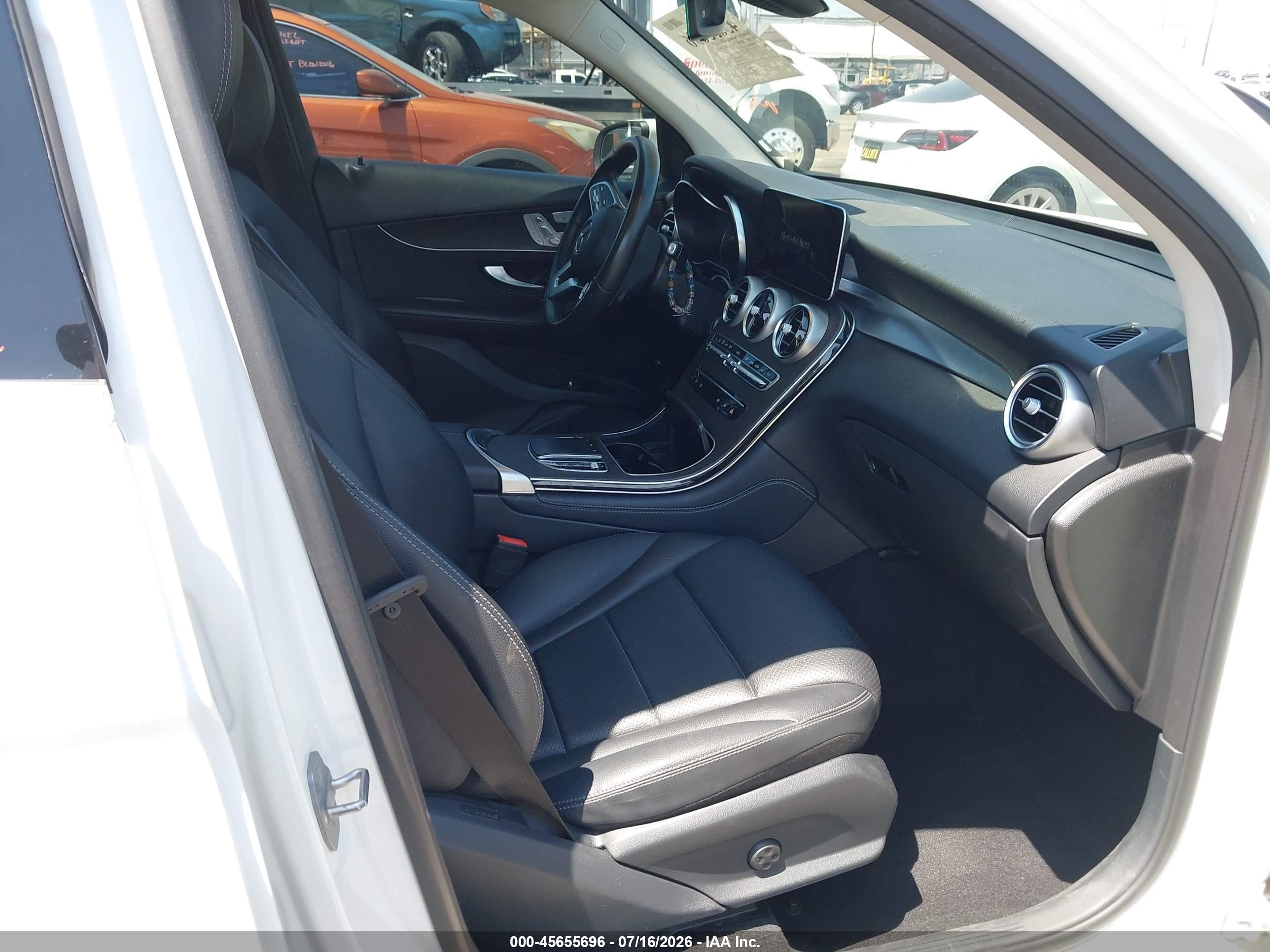 2021 Mercedes-benz Glc 300 Suv White vin: W1N0G8DBXMV265077