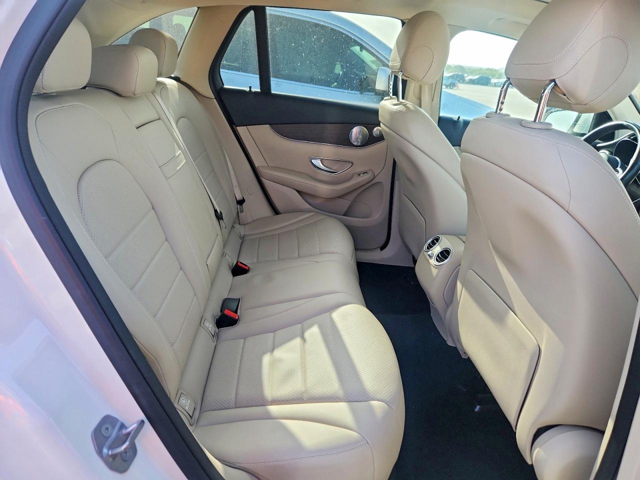 2020 Mercedes-benz Glc 300 4matic White vin: W1N0G8EB7LF810711