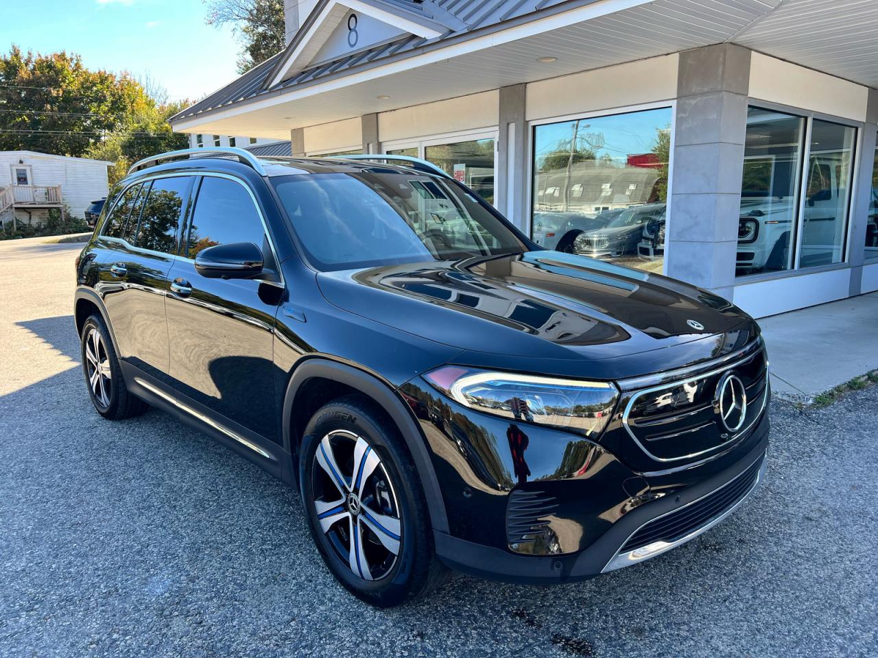 2022 Mercedes-benz Eqb 300 4matic Черный vin: W1N9M0KB8NN007761