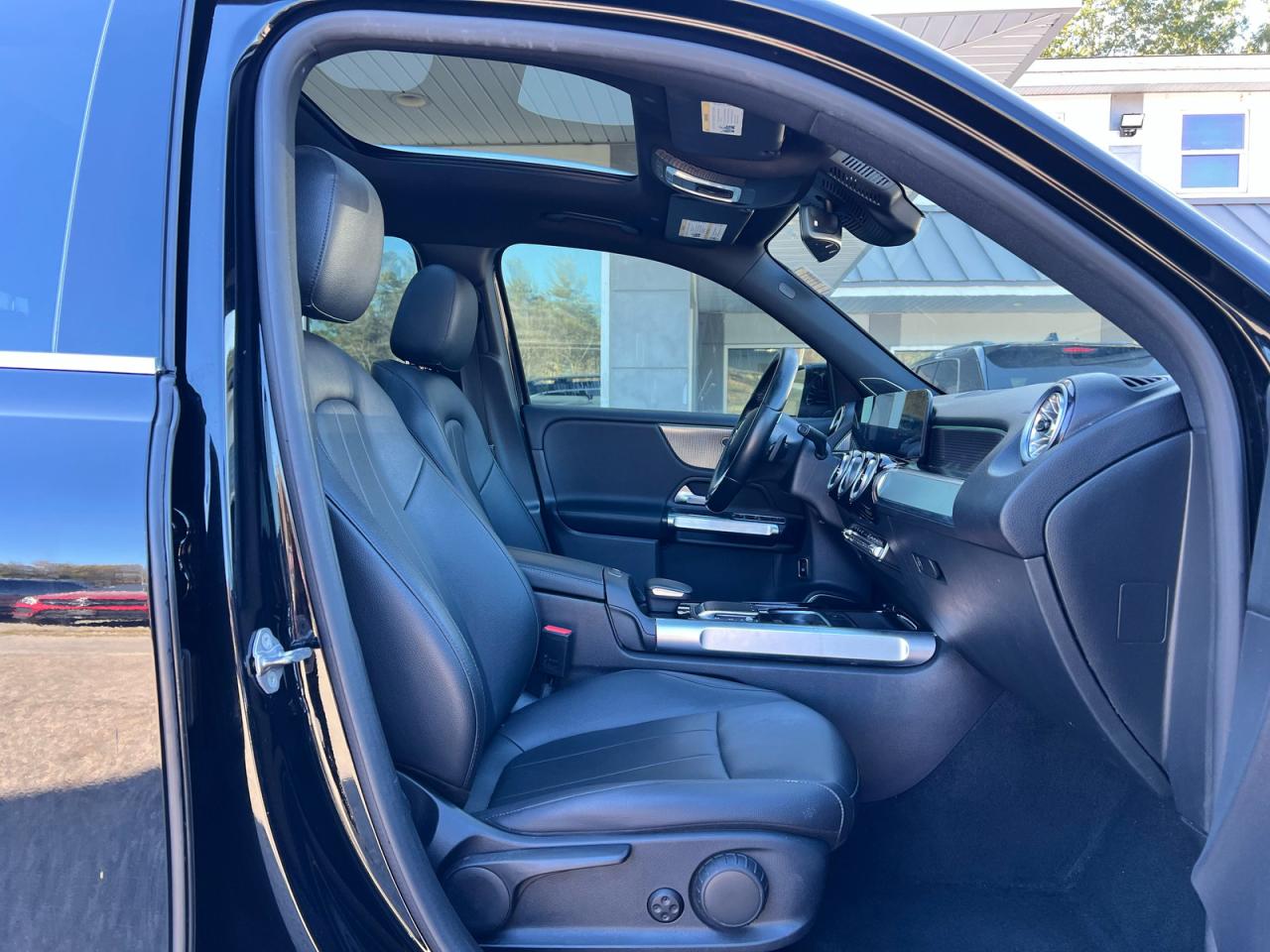2022 Mercedes-benz Eqb 300 4matic Black vin: W1N9M0KB8NN007761