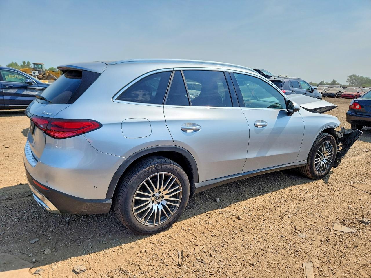 2026 Mercedes-benz Glc 300 4matic Silver vin: W1NKM4HB9TF472038