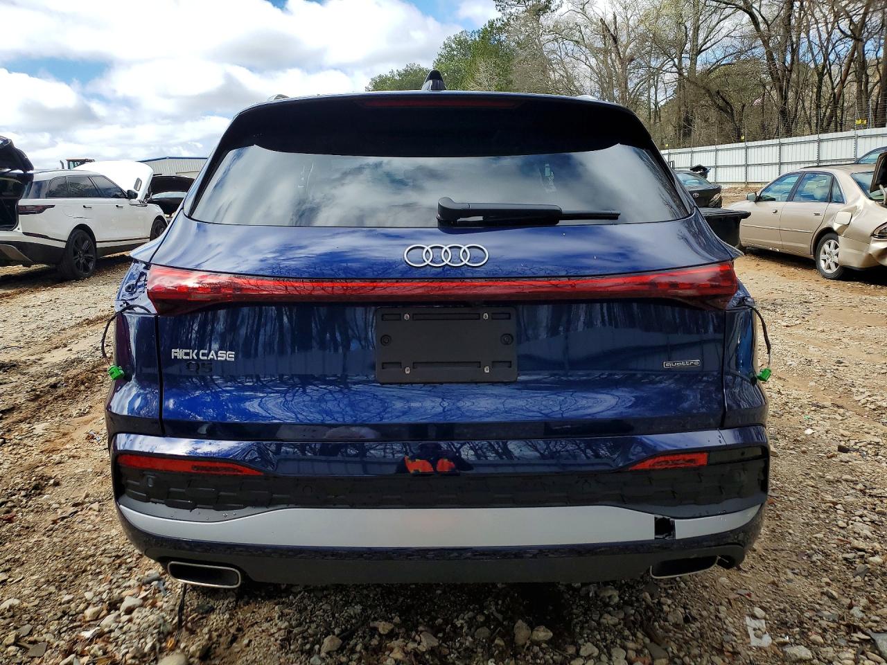 2025 Audi Q5 Premium Blue vin: WA11AAGU9S2089388