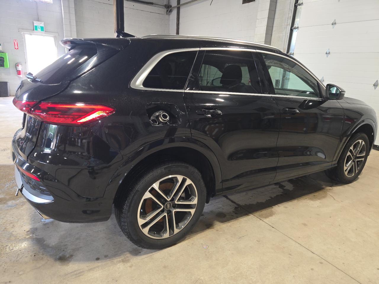 2025 Audi Q5 Premium Plus Черный vin: WA12AAGU8S2030708 Damage: Right Fuel Door, Missing, Replacement Required