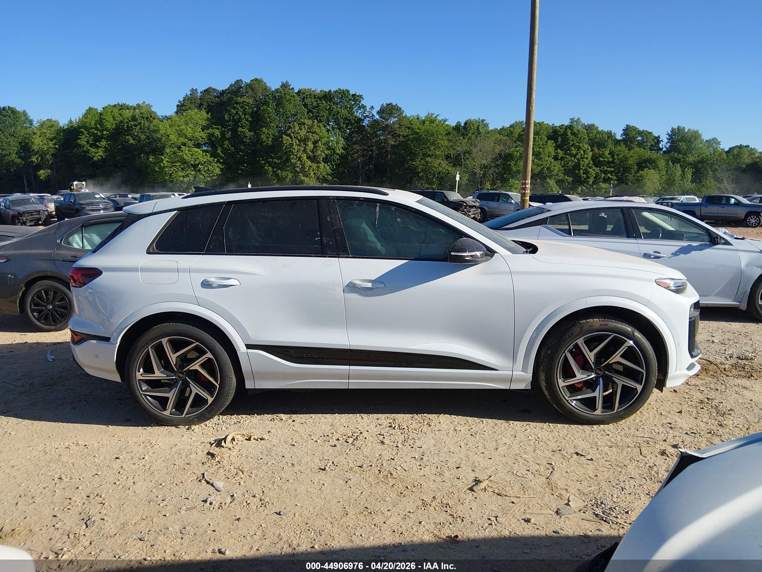 2025 Audi Sq6 E-tron Prestige Quattro White vin: WA135BGFXSA040646